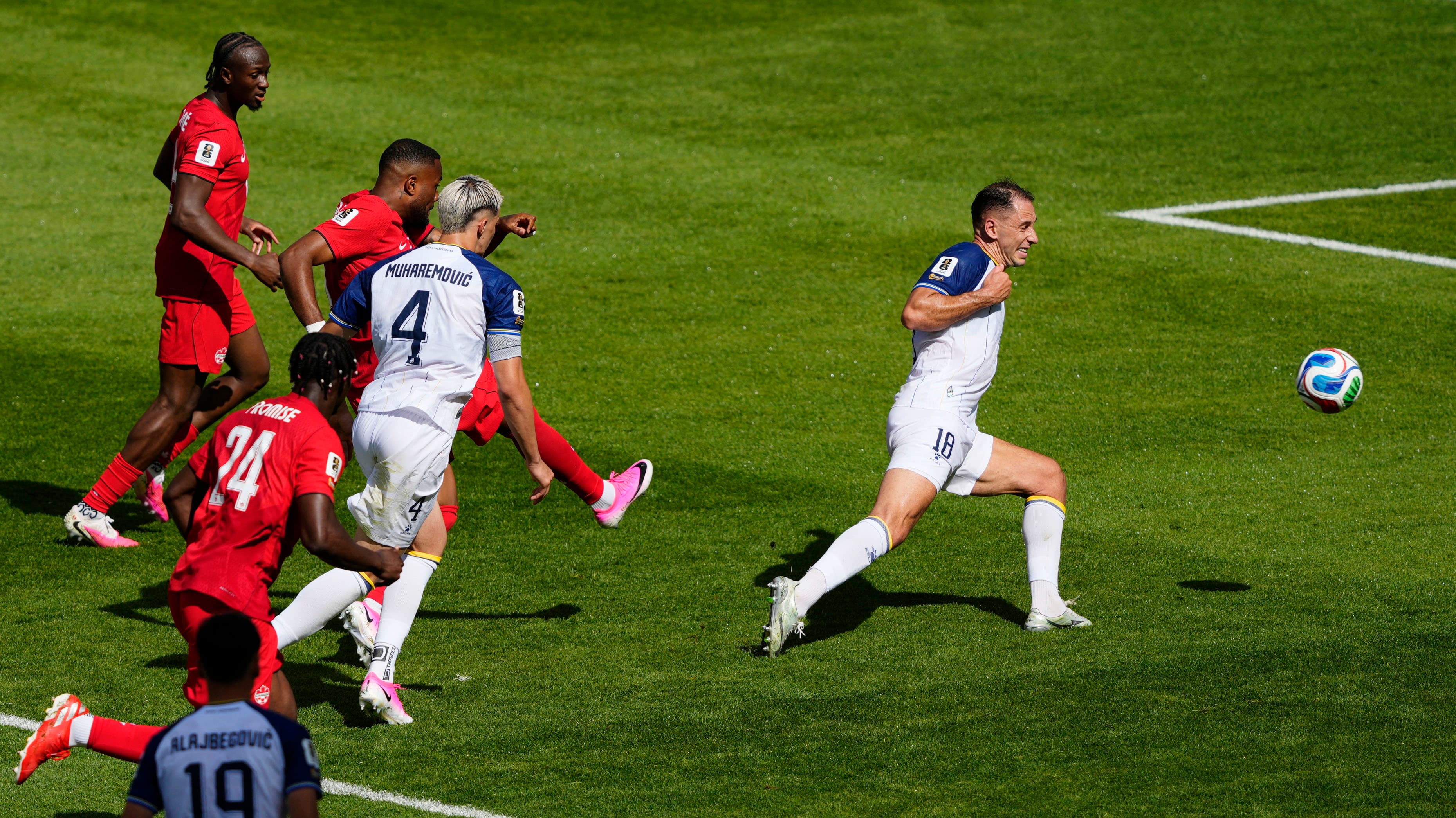 Kanada, Bosna Hersek ile 1-1 berabere kalarak Dünya Kupası'ndaki ilk puanını aldı