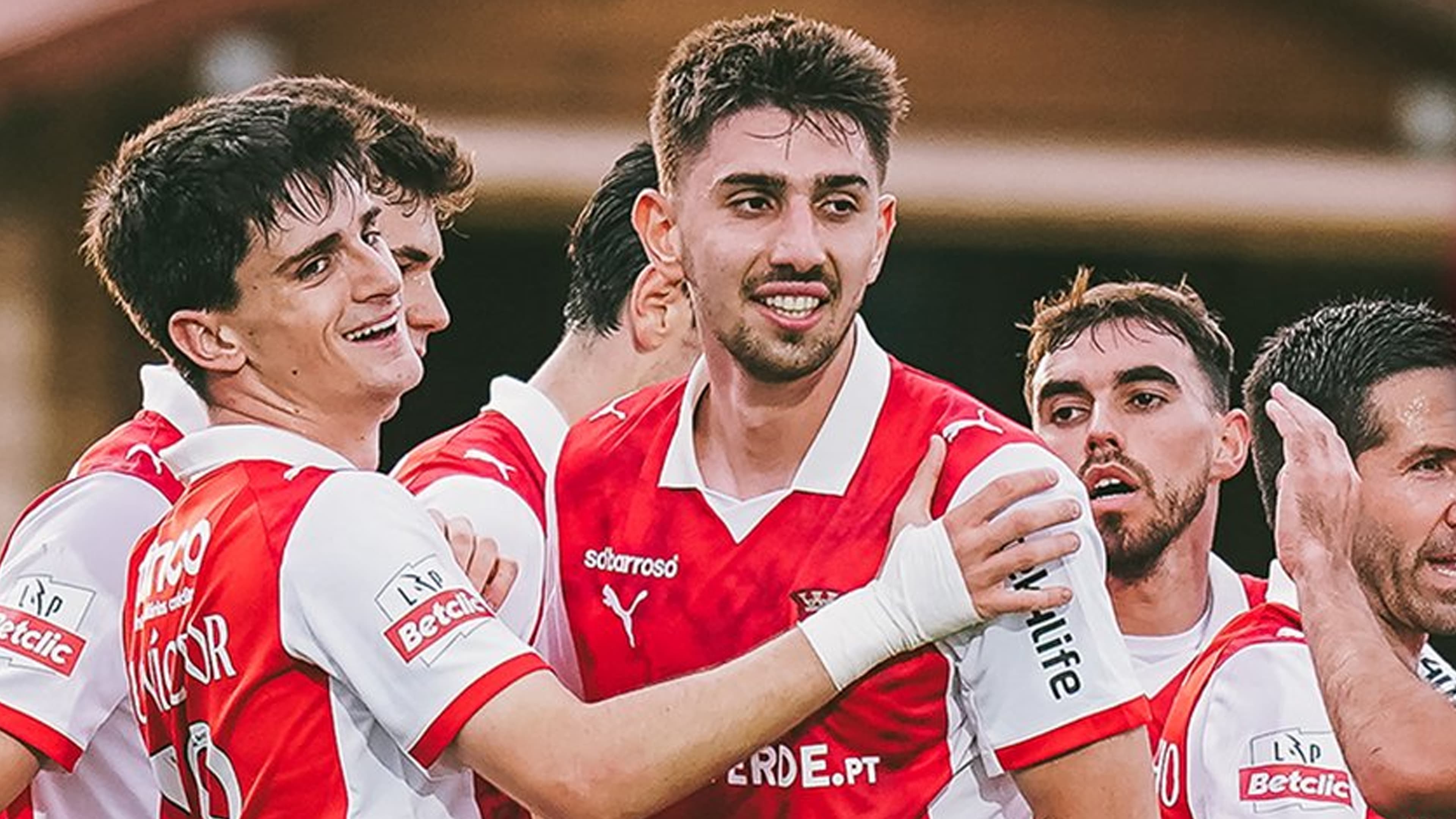 Demir Ege Tıknaz UEFA Avrupa Ligi yarı finalinde sahnede