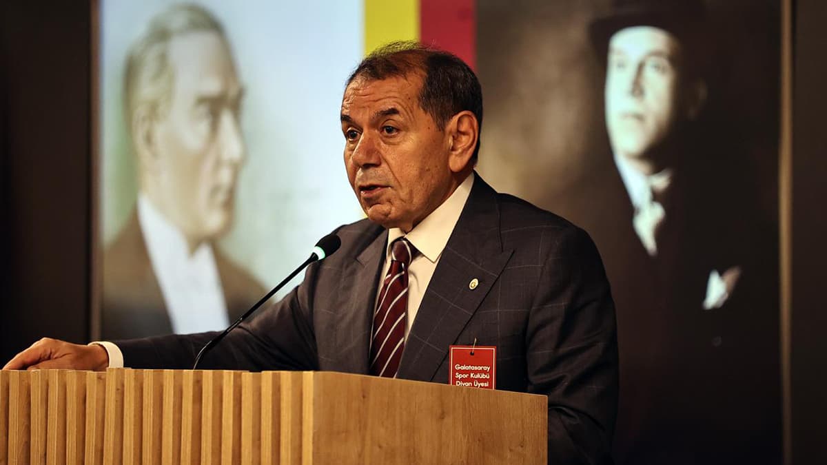 Dursun Özbek, Galatasaray'ın divan kurulu toplantısında konuşuyor
