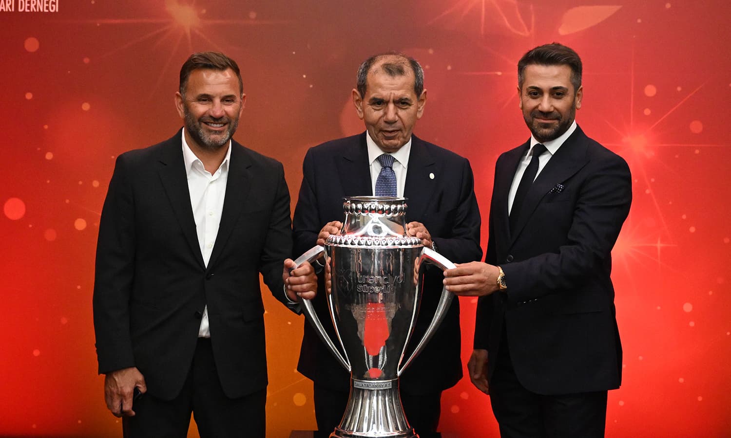 Galatasaray'da transferde ilk imza: Okan Buruk sonrası hareketlilik başlıyor