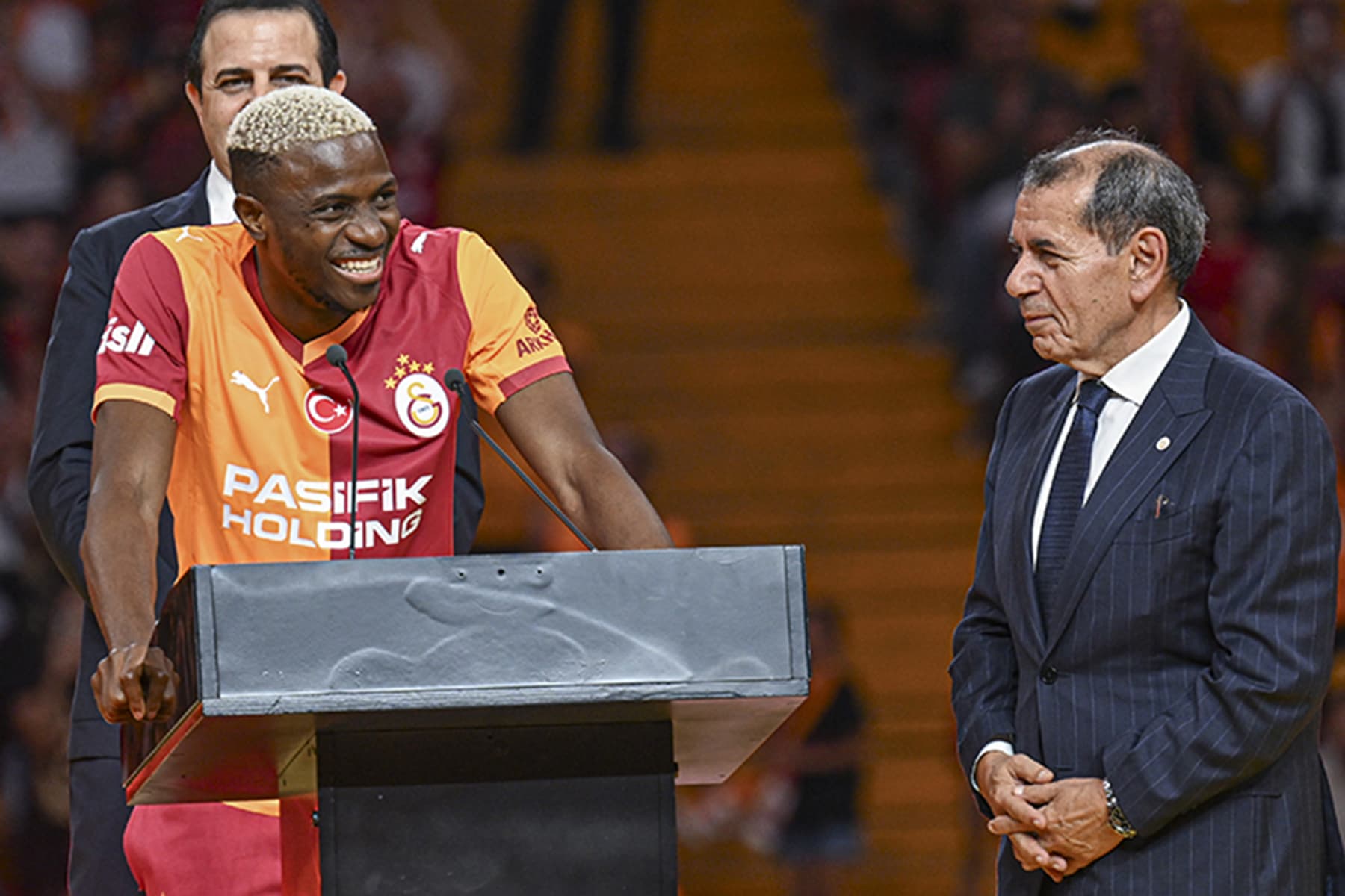 Osimhen Fenerbahçe derbisine yetişecek mi? Dursun Özbek hastane çıkışı cevap verdi