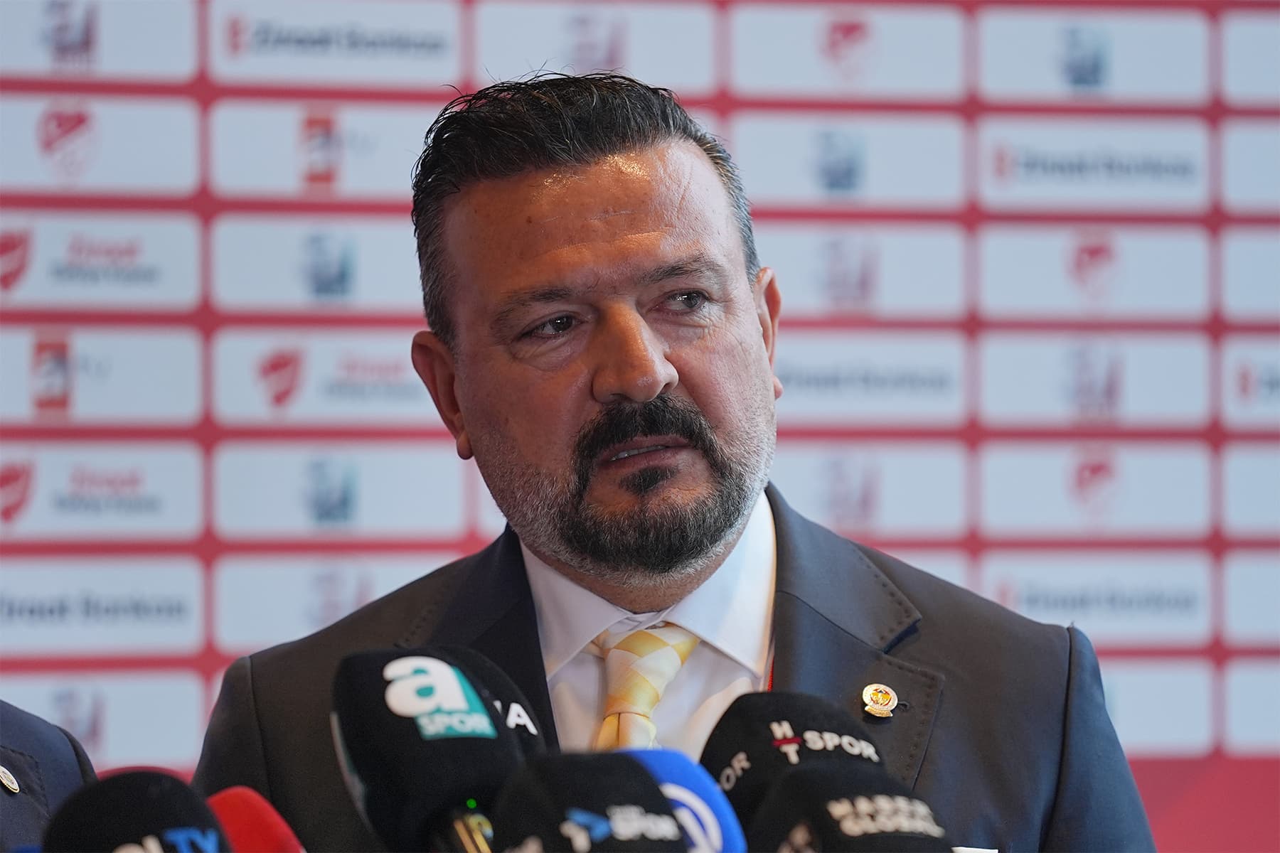 Fenerbahçe yönetiminden Tedesco'nun ayrılığı sonrası ilk açıklama! Ertan Torunoğulları'na üst üste soruldu
