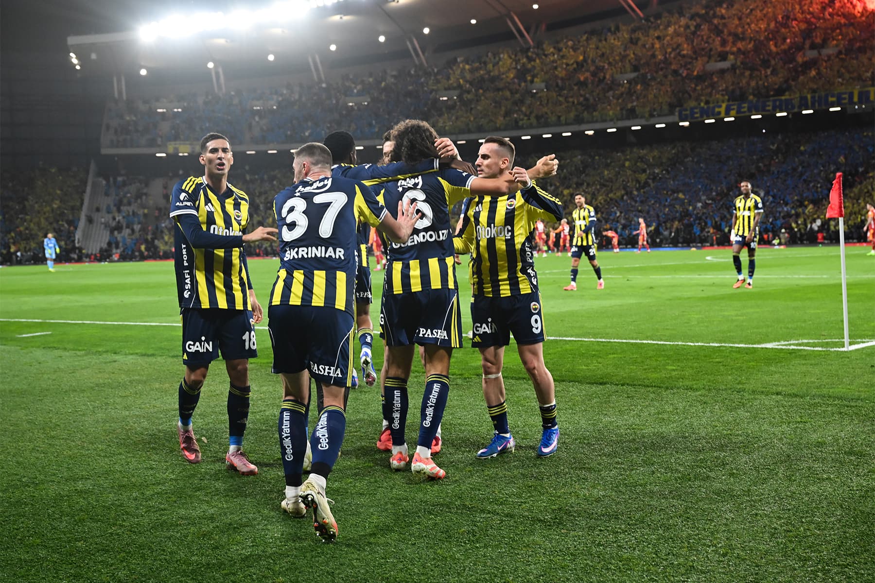 Beyoğlu Yeni Çarşı - Fenerbahçe (Canlı anlatım)