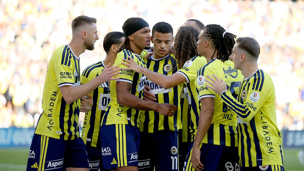 Mason Greenwood kırmızı kart gördü, Fenerbahçe 11 kişi devam etti