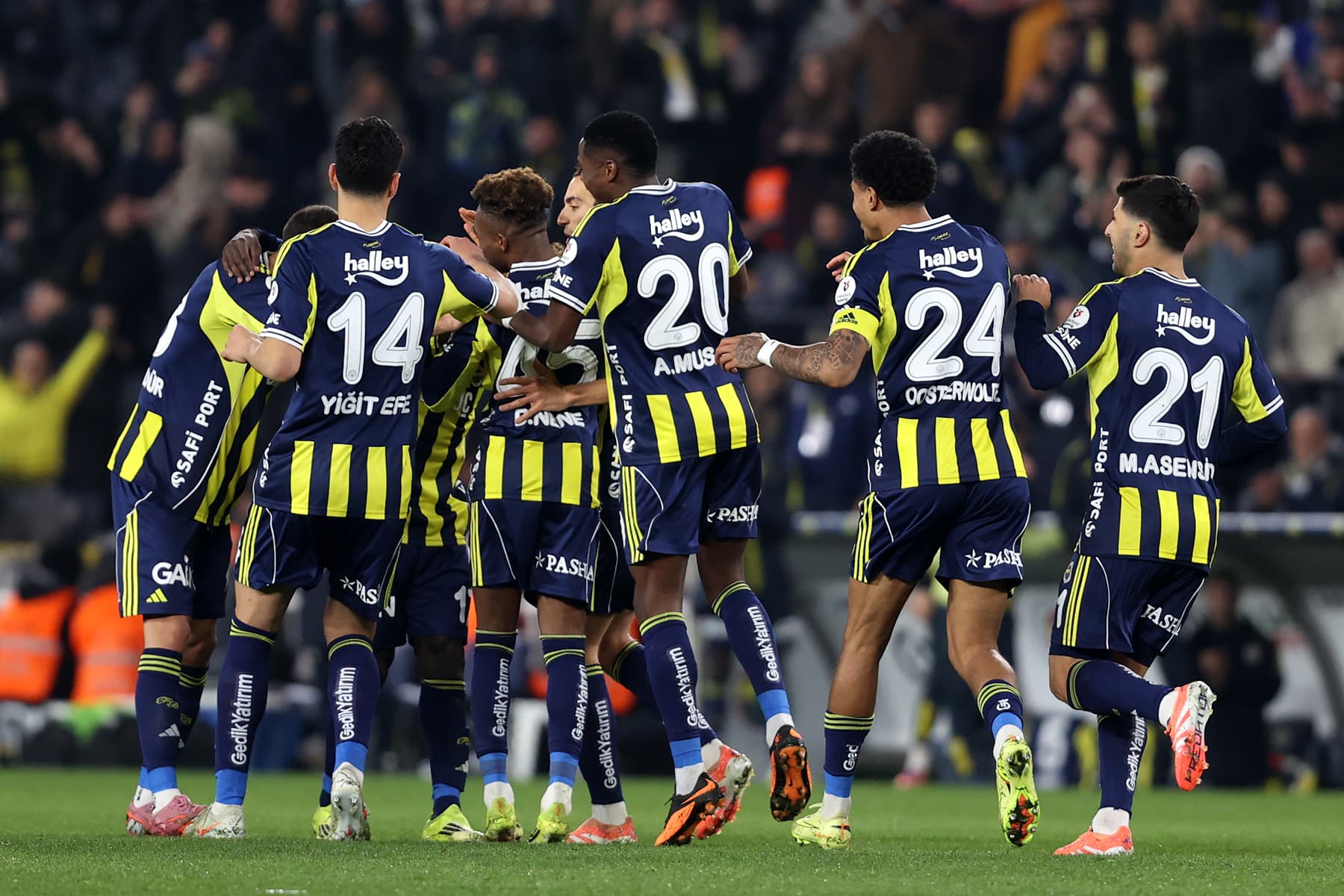 "Tedesco'nun bir ana planı varmış" | Spor yazarları Fenerbahçe için ne dedi?