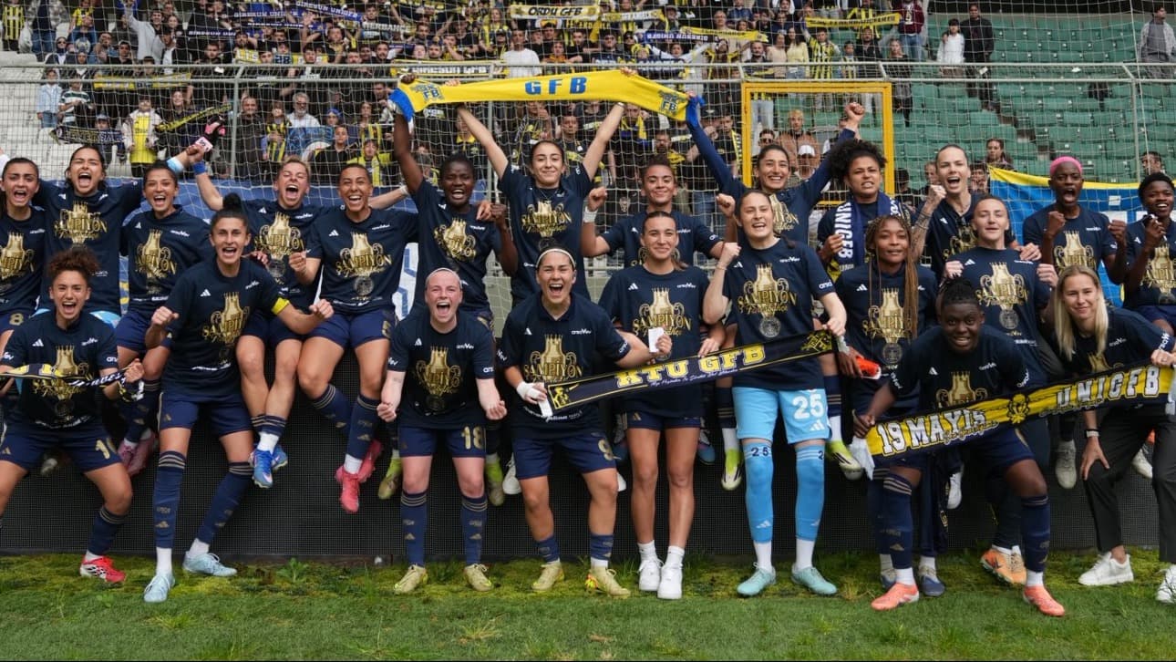 Fenerbahçe, Kadıköy'de Süper Lig kupasını kazanacak