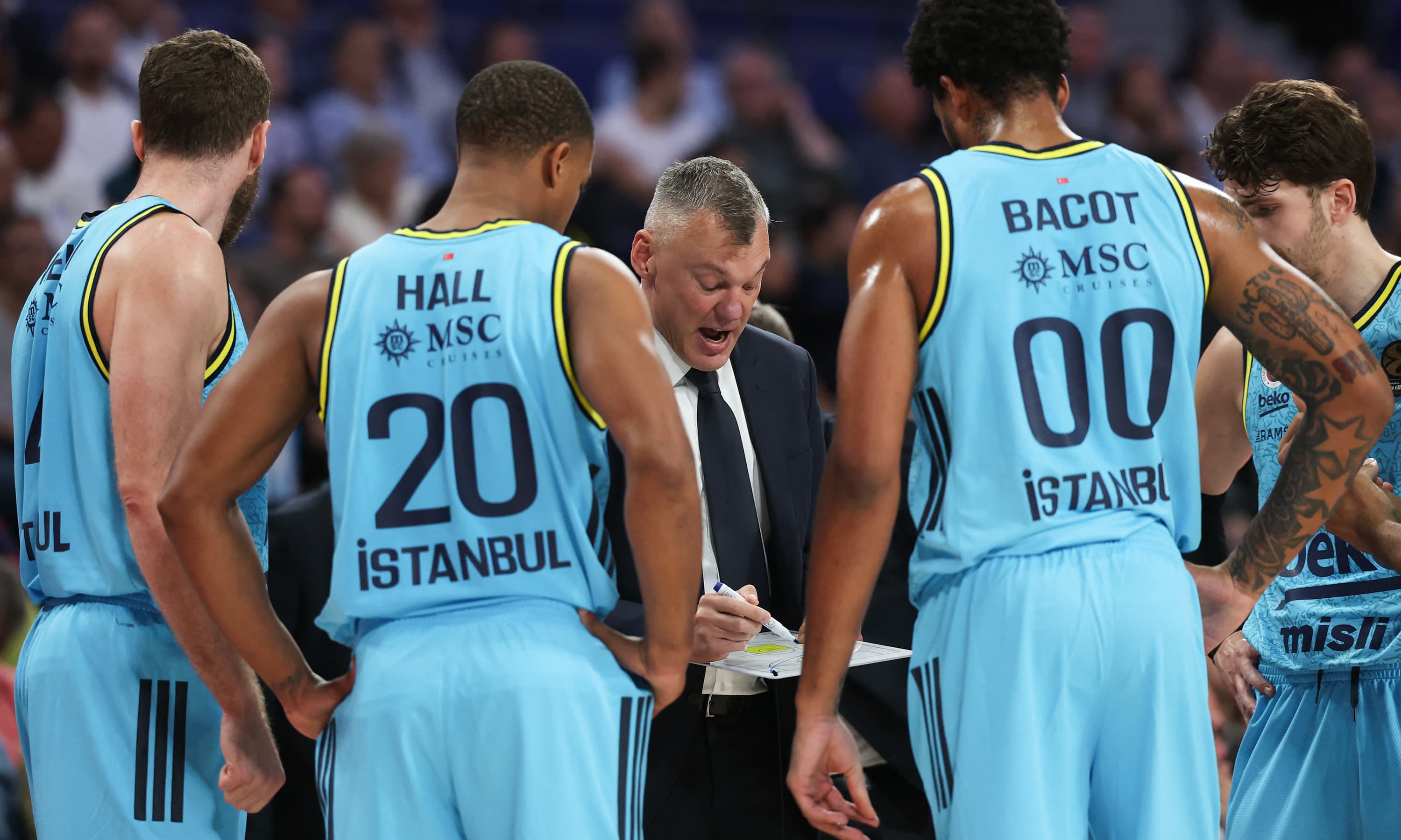 Fenerbahçe Beko'dan 108 sayılık deplasman zaferi