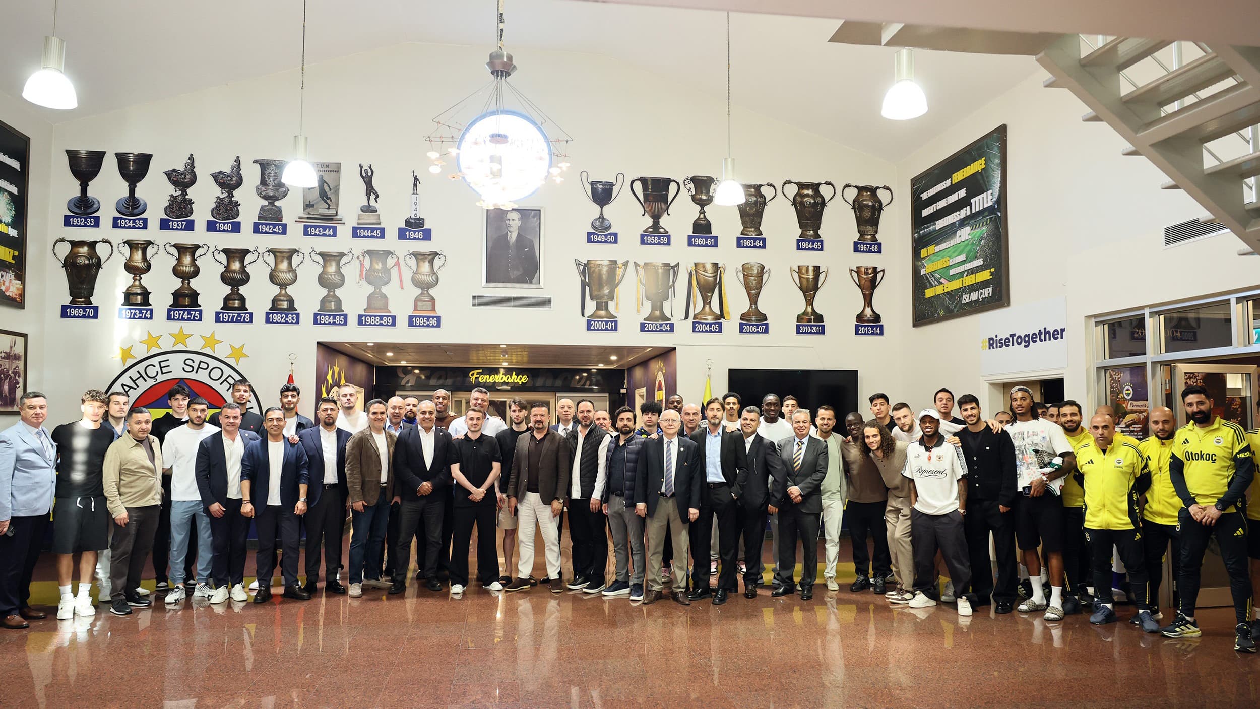 Sadettin Saran, futbolcularla akşam yemeğinde buluştu