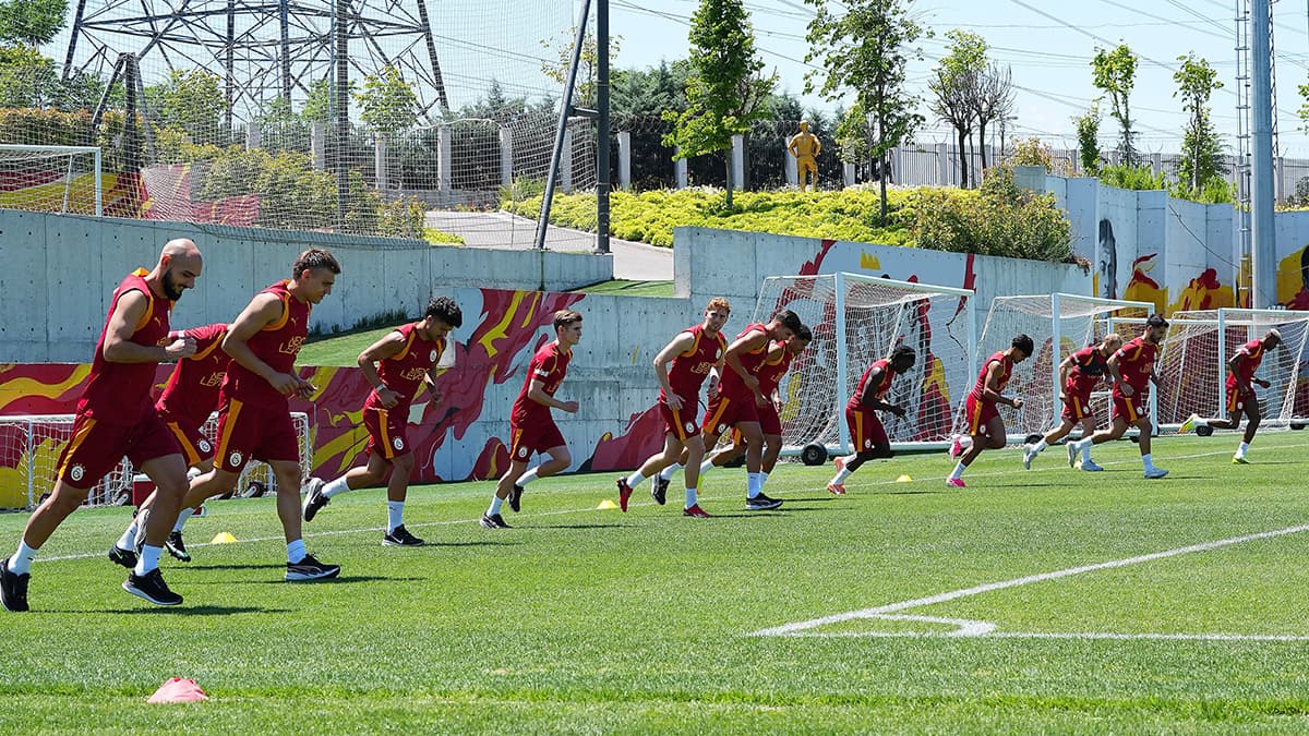 Galatasaray, Lesley Ugochukwu ile anlaştı ve antrenmanlara başladı