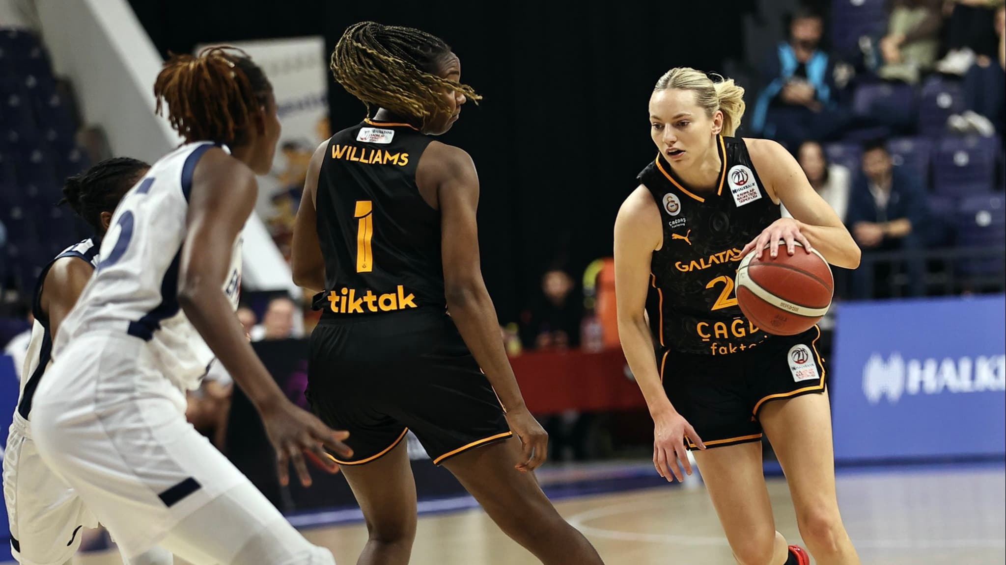 Kadınlar Basketbol Süper Ligi'nde final dev derbiye sahne olacak