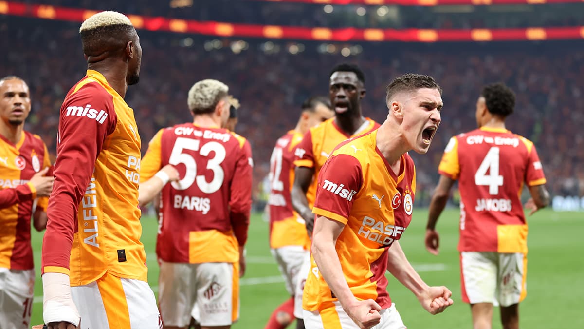 Galatasaray derbide Fenerbahçe'yi 3-0'la geçti ve şampiyonluk için dev adım attı