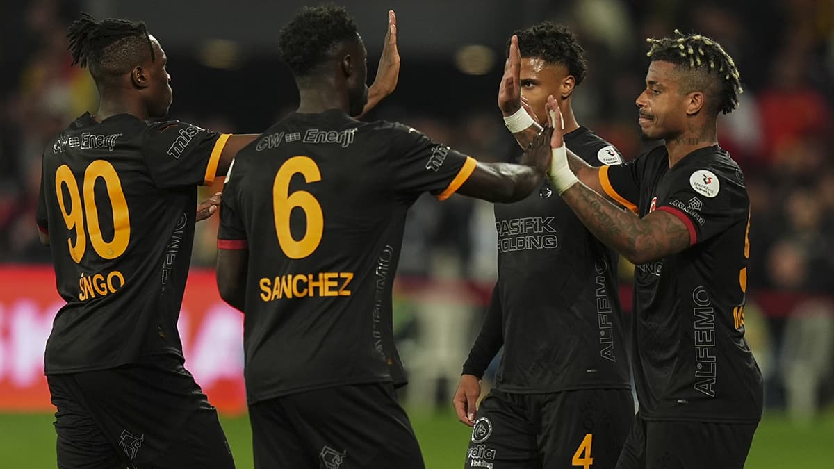 Galatasaray'da yeni sezonun ilk transferi takım içinden oldu: 1 yıl daha sarı kırmızılılarda