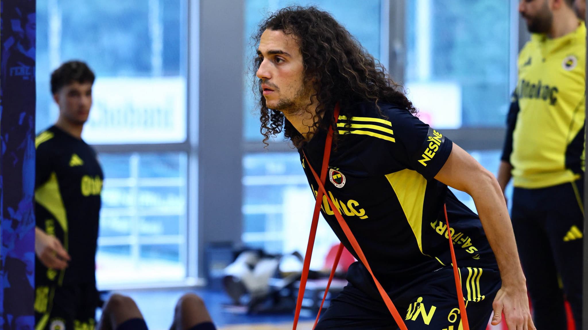 Derbiye hazırlanan Fenerbahçe, günü çift idmanla geçirdi