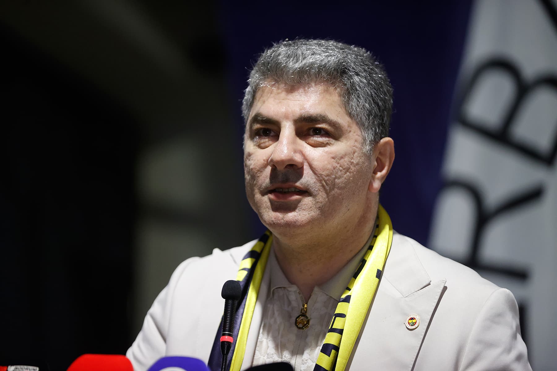 Hakan Safi, Lewandowski için resmi teklif yaptı
