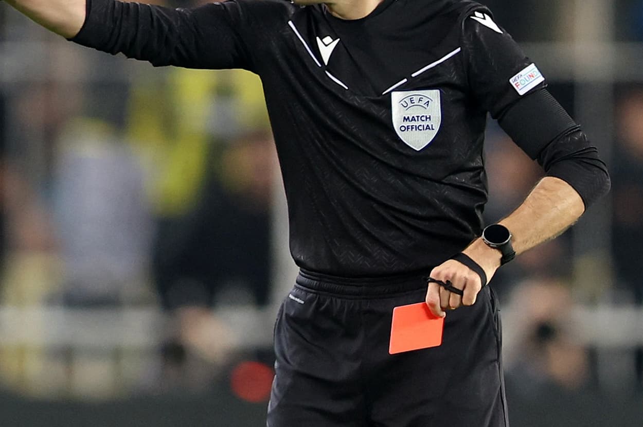 UEFA, hakemler için yeni veri tabanı Clear Line'ı tanıttı