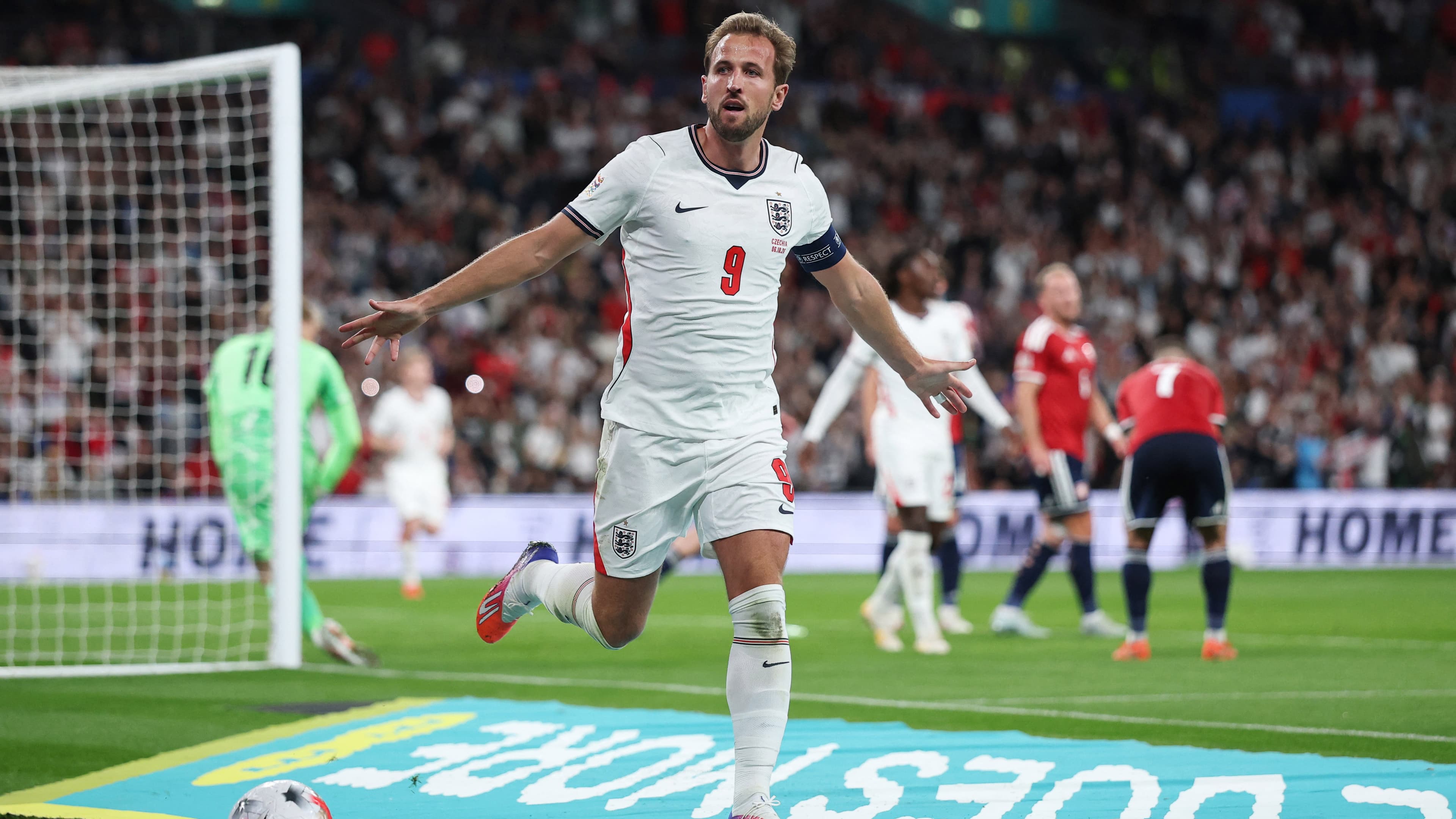 İngiltere, Harry Kane ile Çekya'yı 3-0 yendi