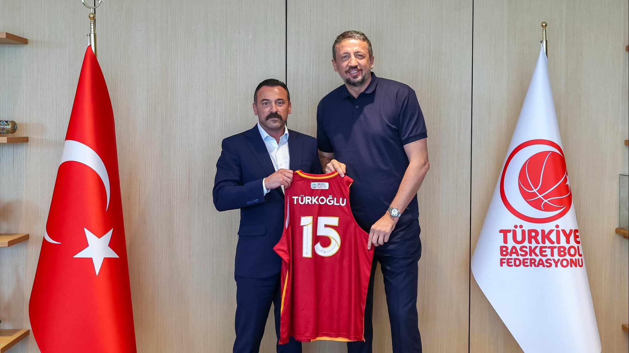 Galatasaray Kulübü TBF Başkanı Hidayet Türkoğlu'nu ziyaret etti