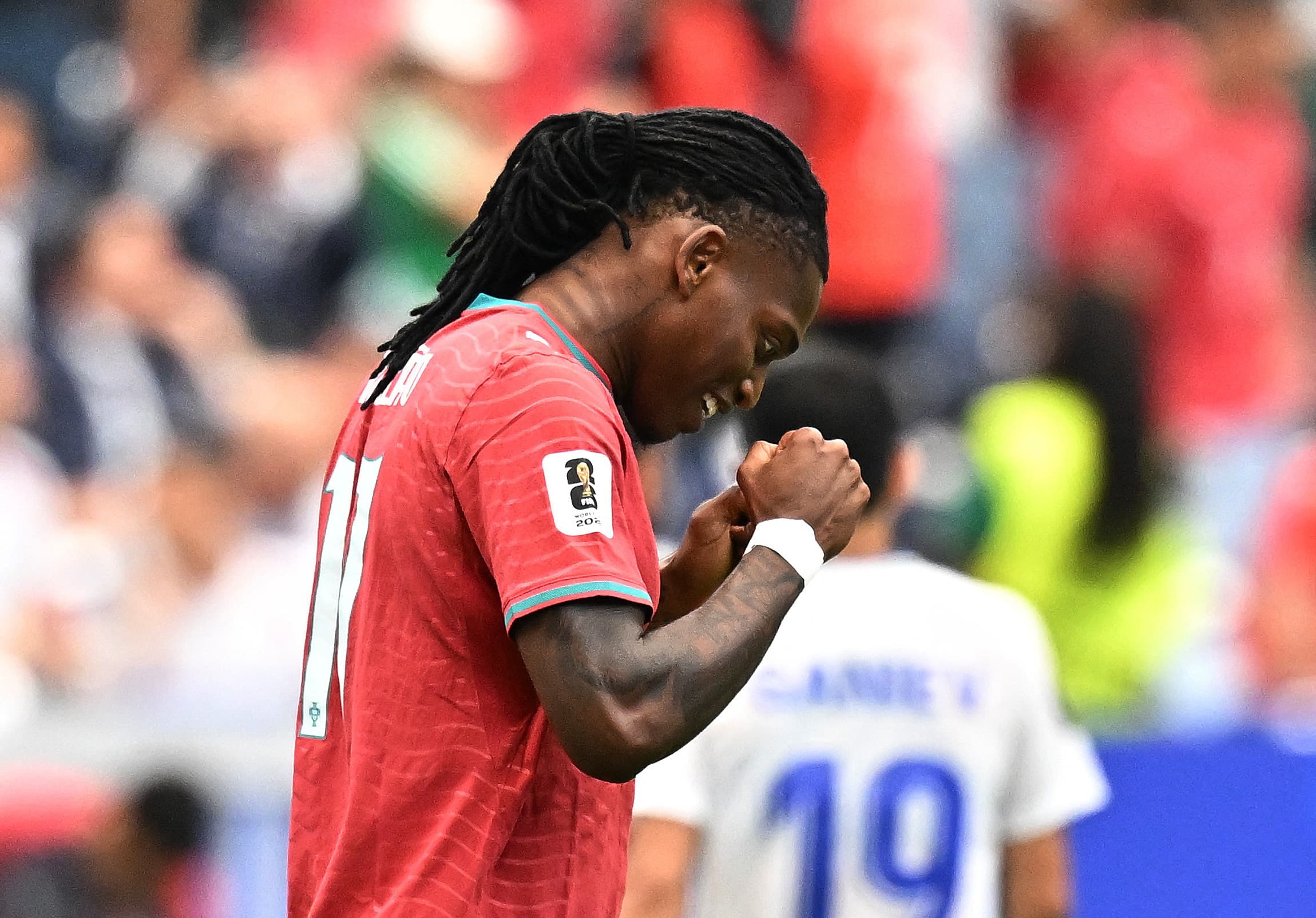 Fenerbahçe, Leao transferi için Milano'ya heyet gönderdi