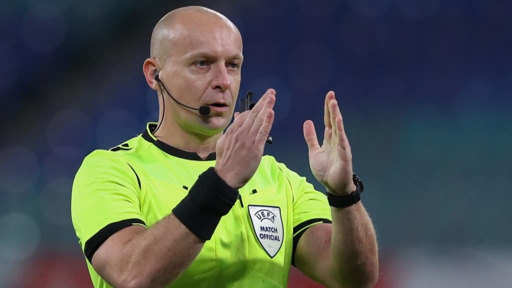 Liverpool-Galatasaray maçında sahaya çıkmayan hakem Marciniak'tan beklenen açıklama geldi