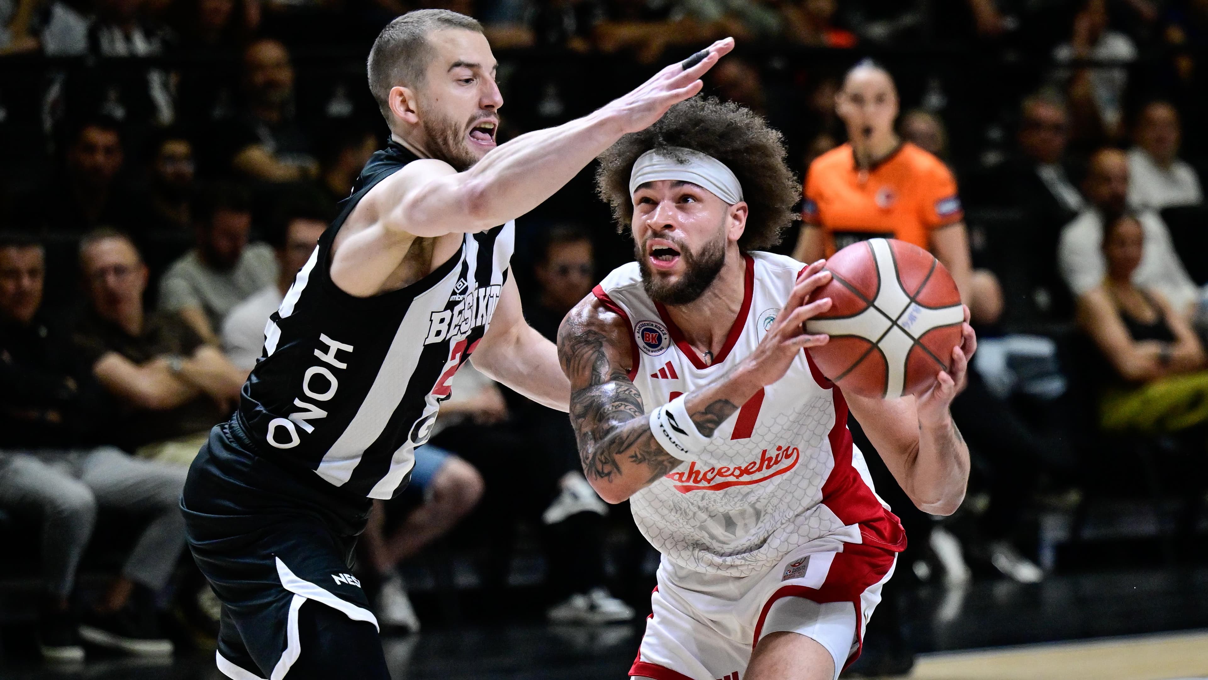 Bahçeşehir Koleji, Beşiktaş'ı deplasmanda mağlup ederek seriyi eşitledi