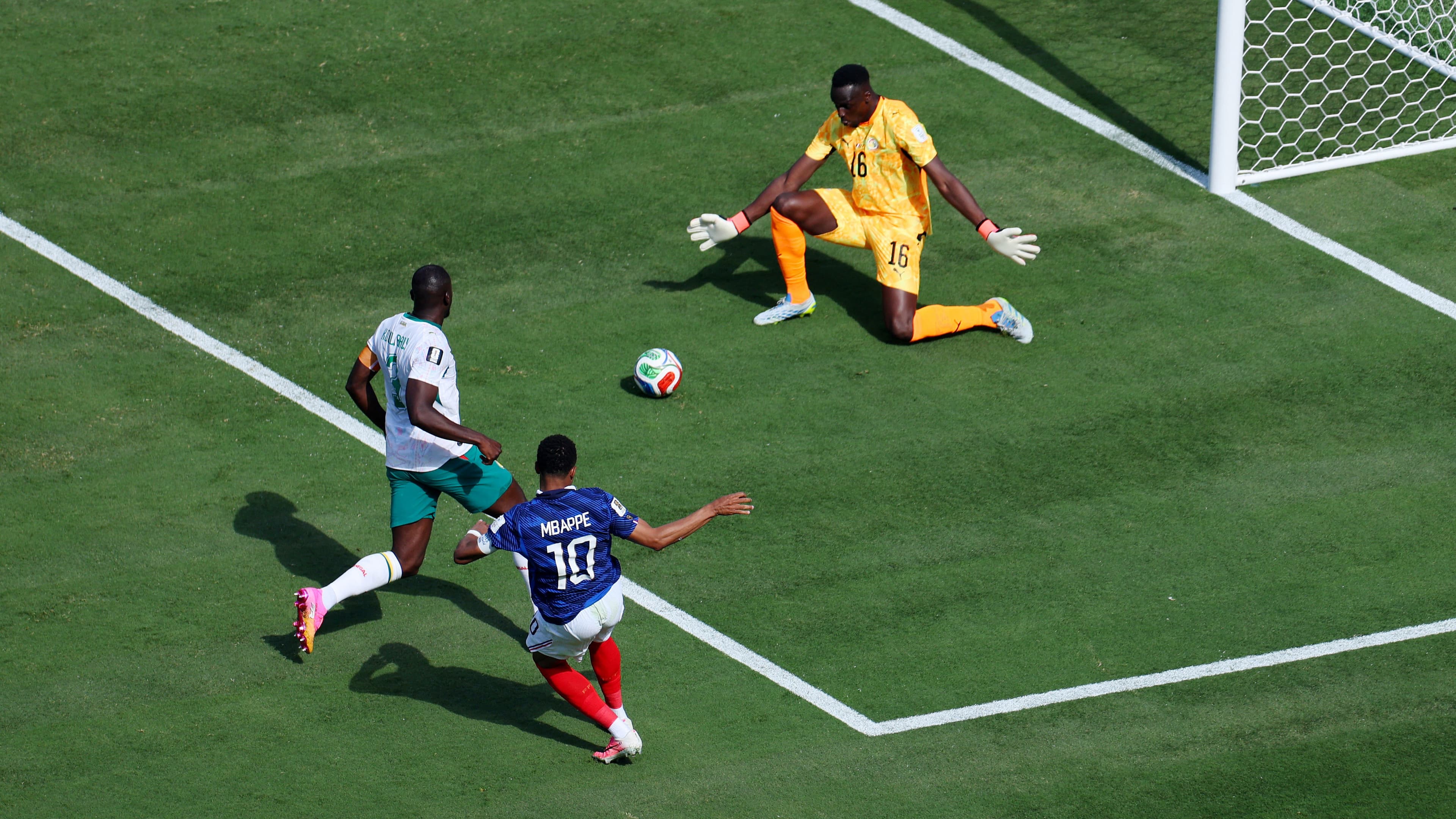 Fransa, Dünya Kupası'na galibiyetle başladı: Senegal'i 3-1 yendi