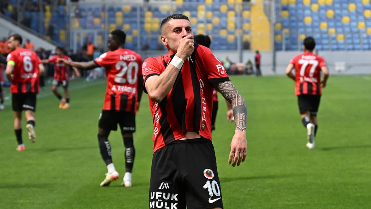 Trabzonspor, Metehan Mimaroğlu'nu kadrosuna kattı.