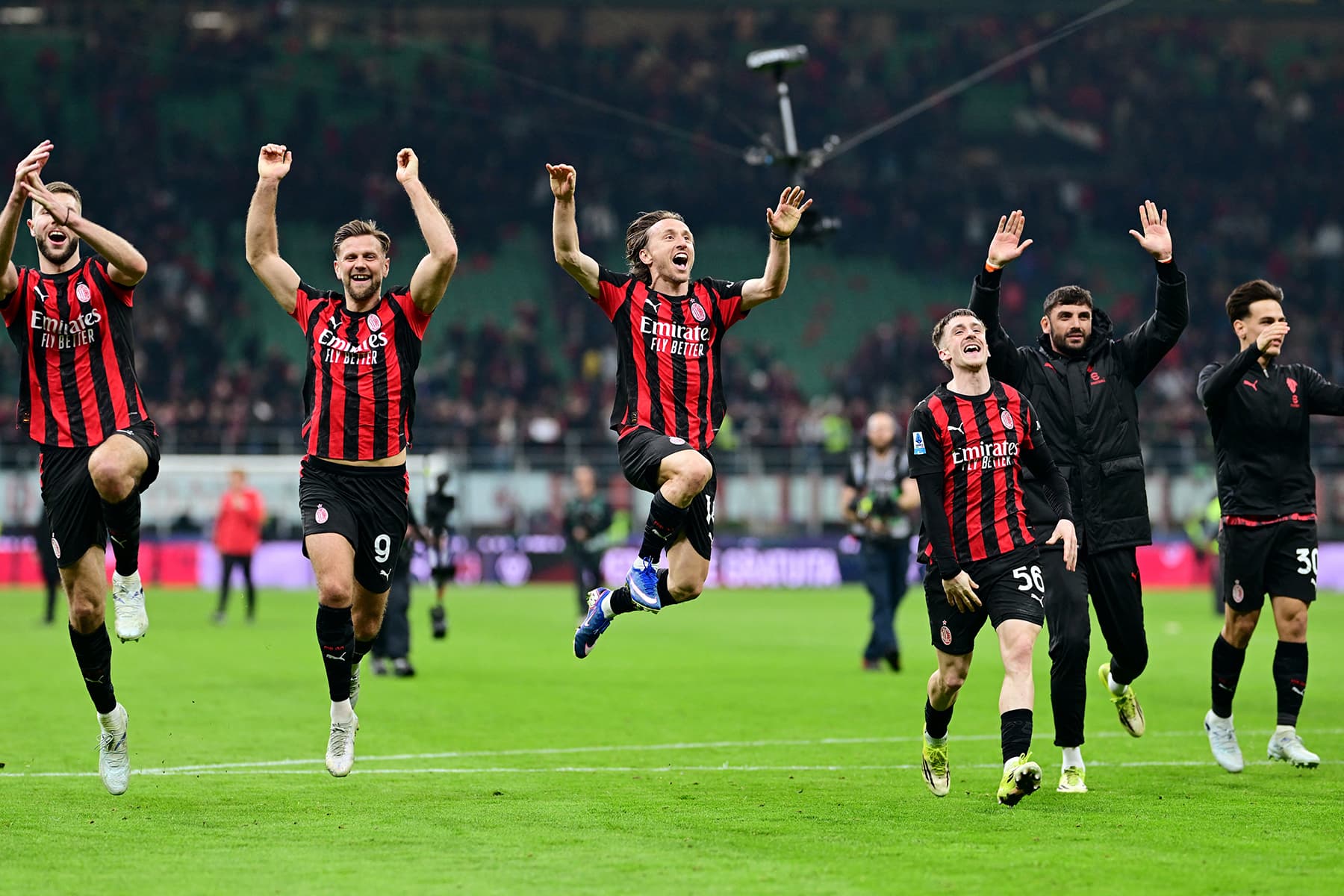 Milan'da mecburi kıyım: 7 oyuncu için transfer kapısı açıldı