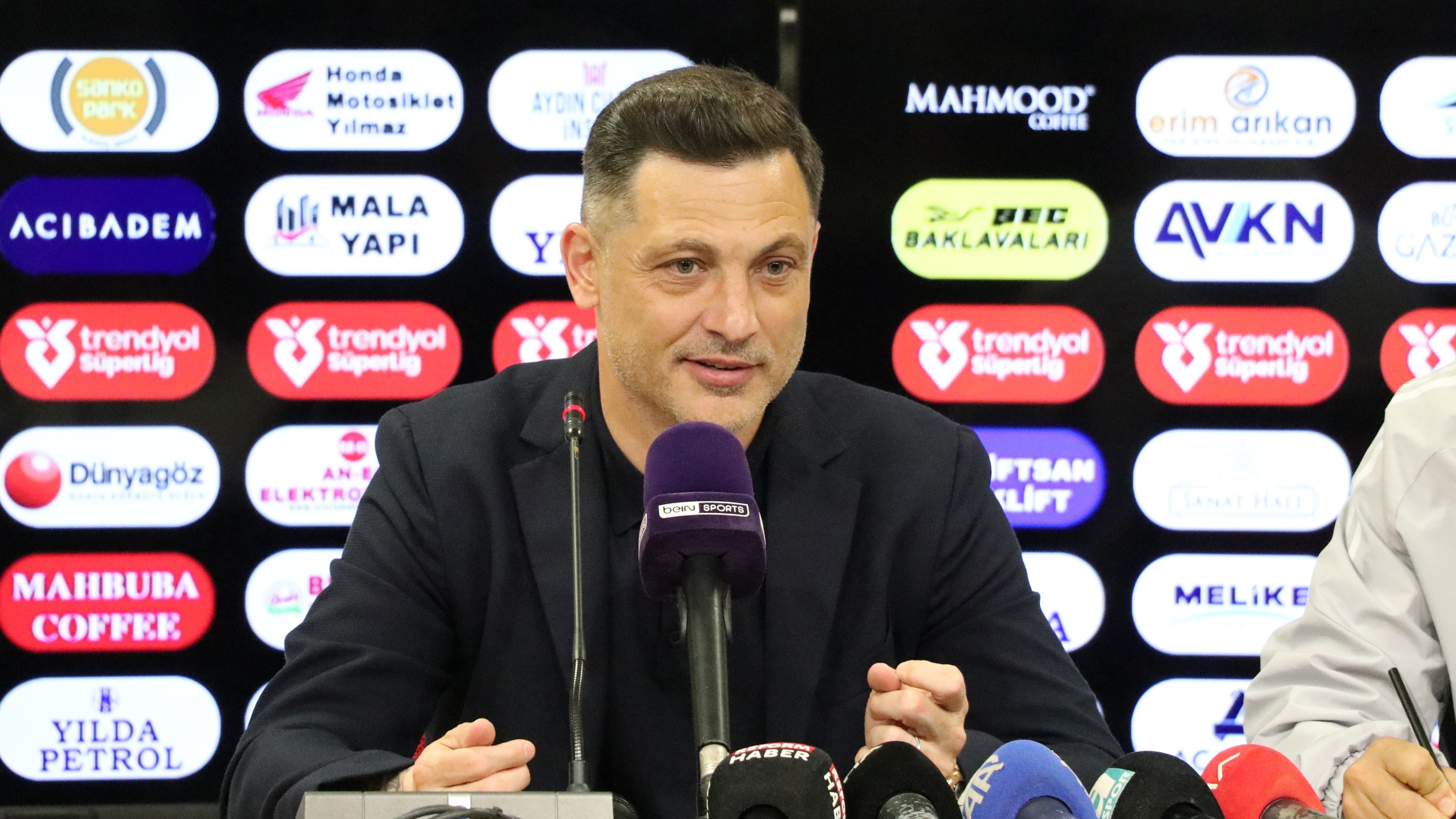 Mirel Radoi'den mağlubiyet yorumu: "Futbol adil oyun değil"