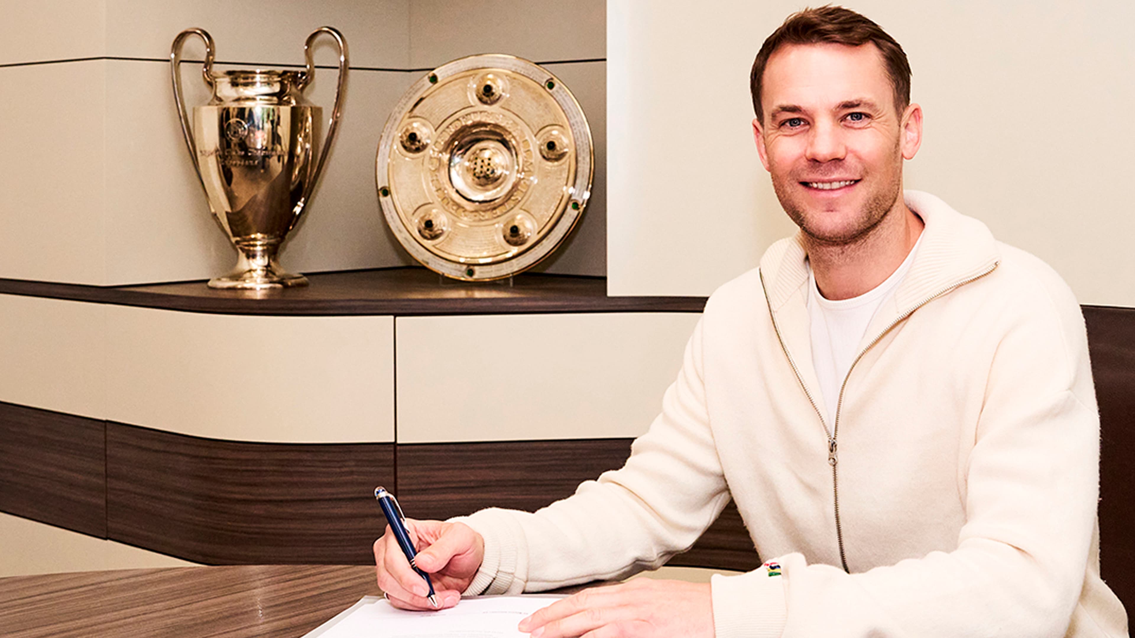Bayern Münih, kalecileri Neuer ve Ulreich ile sözleşme uzattı