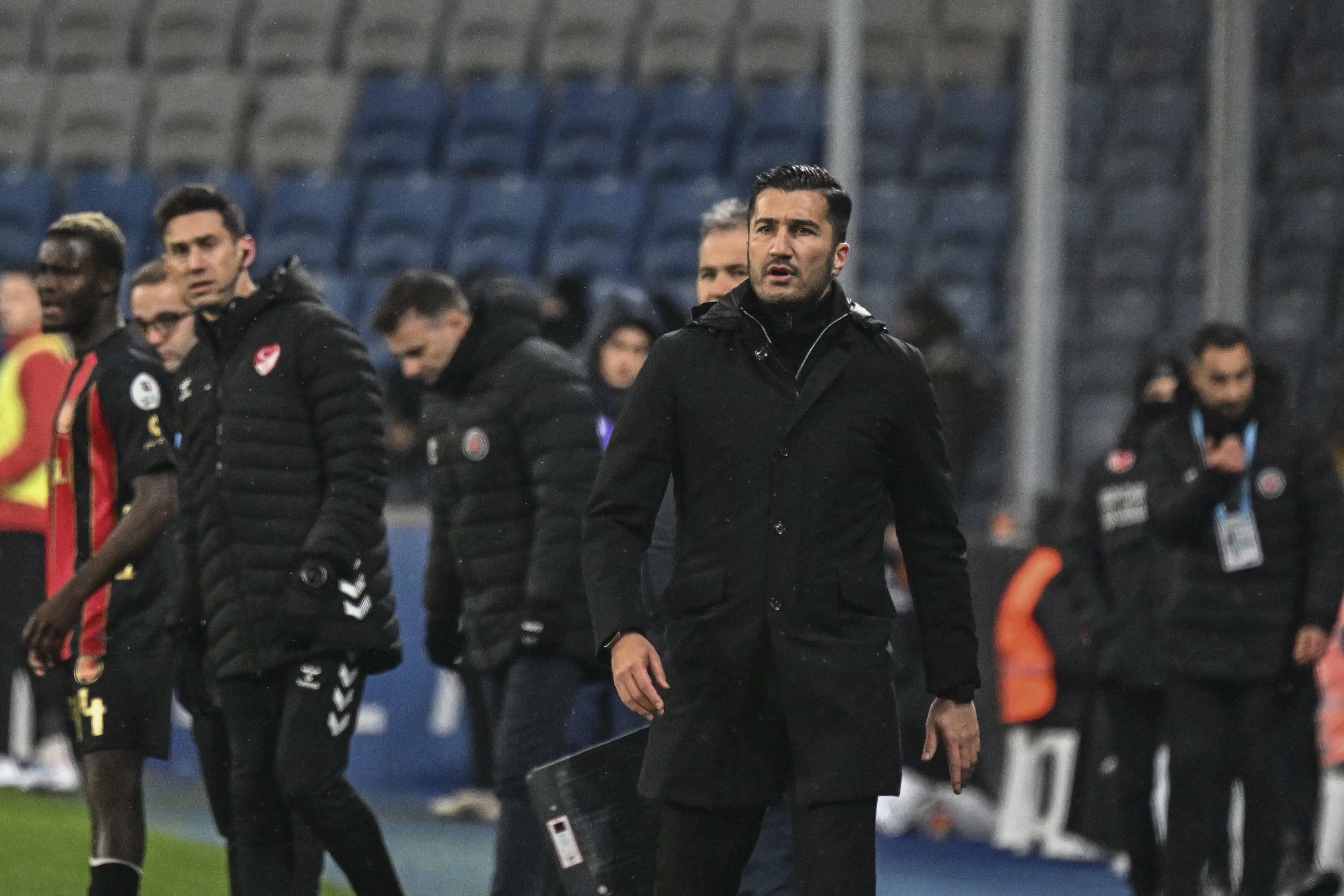 Nuri Şahin oyuncularını övmelere doyamadı