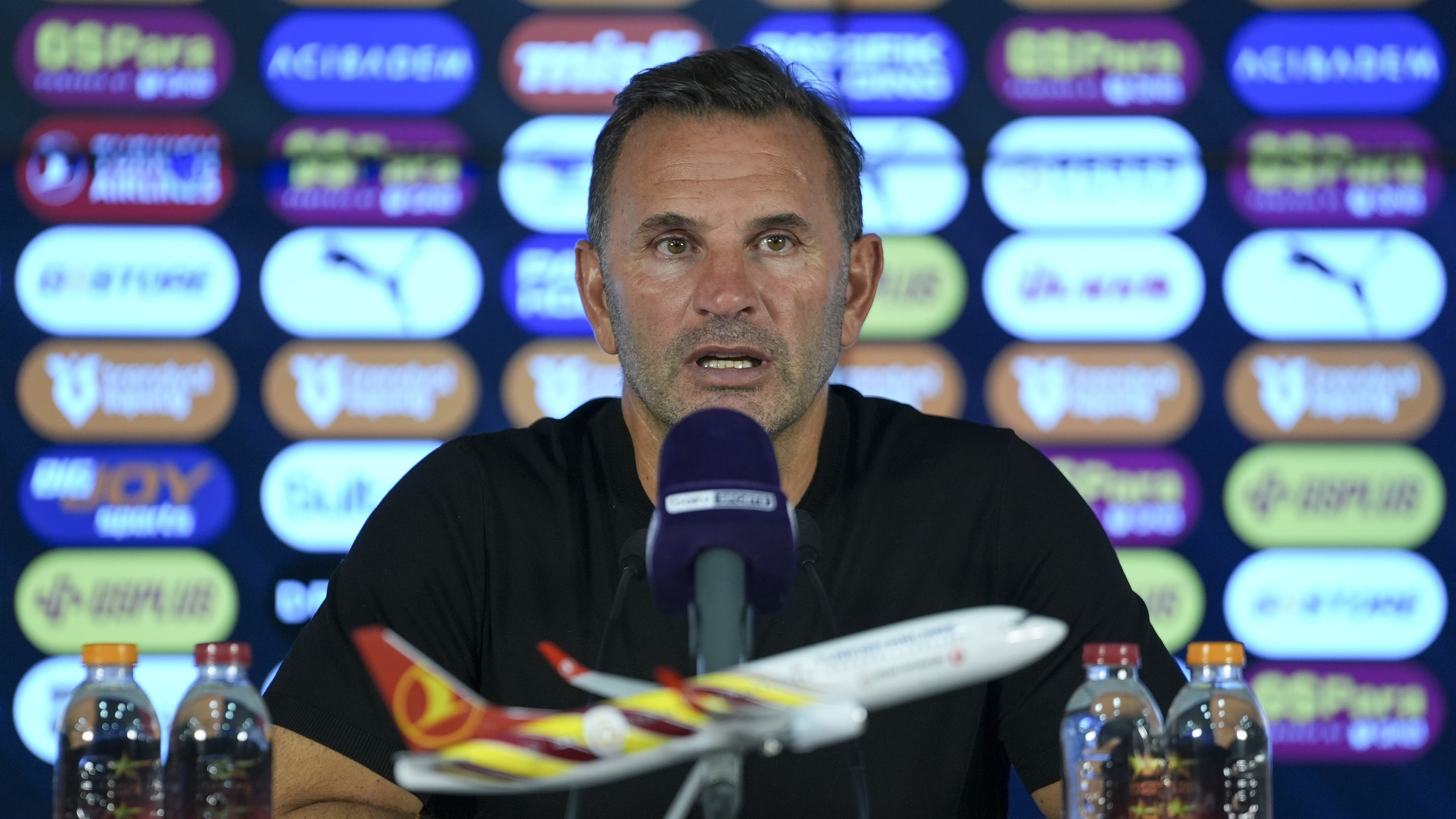 Okan Buruk, Galatasaray'ın transfer durumu hakkında bilgi verdi