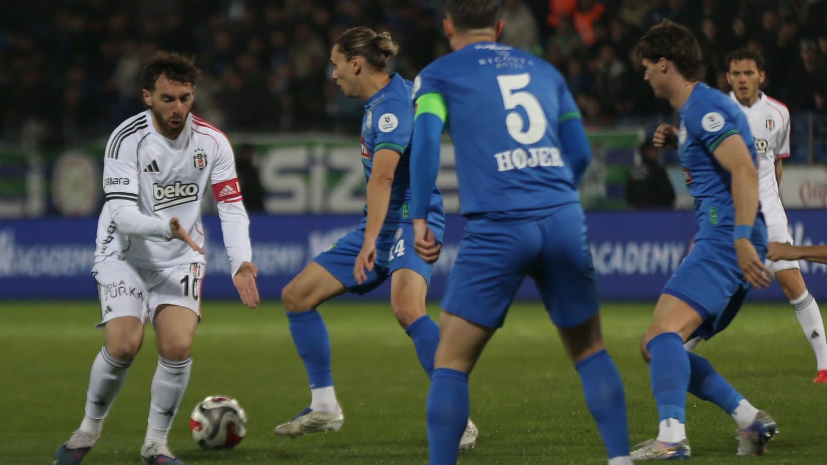 Beşiktaş, Rizespor ile 2-2 berabere kalarak sezonu tamamladı
