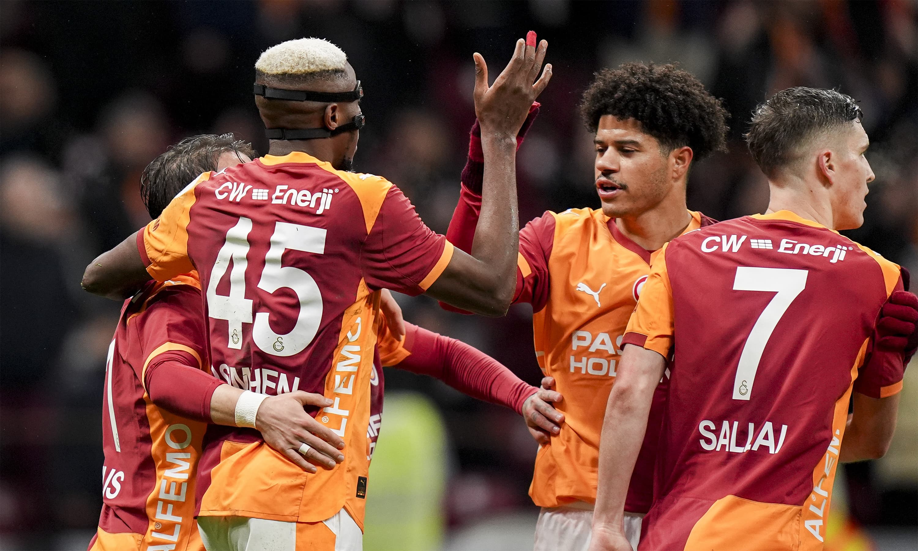 Galatasaray'ın yıldızlarına Premier Lig'den teklifler geliyor
