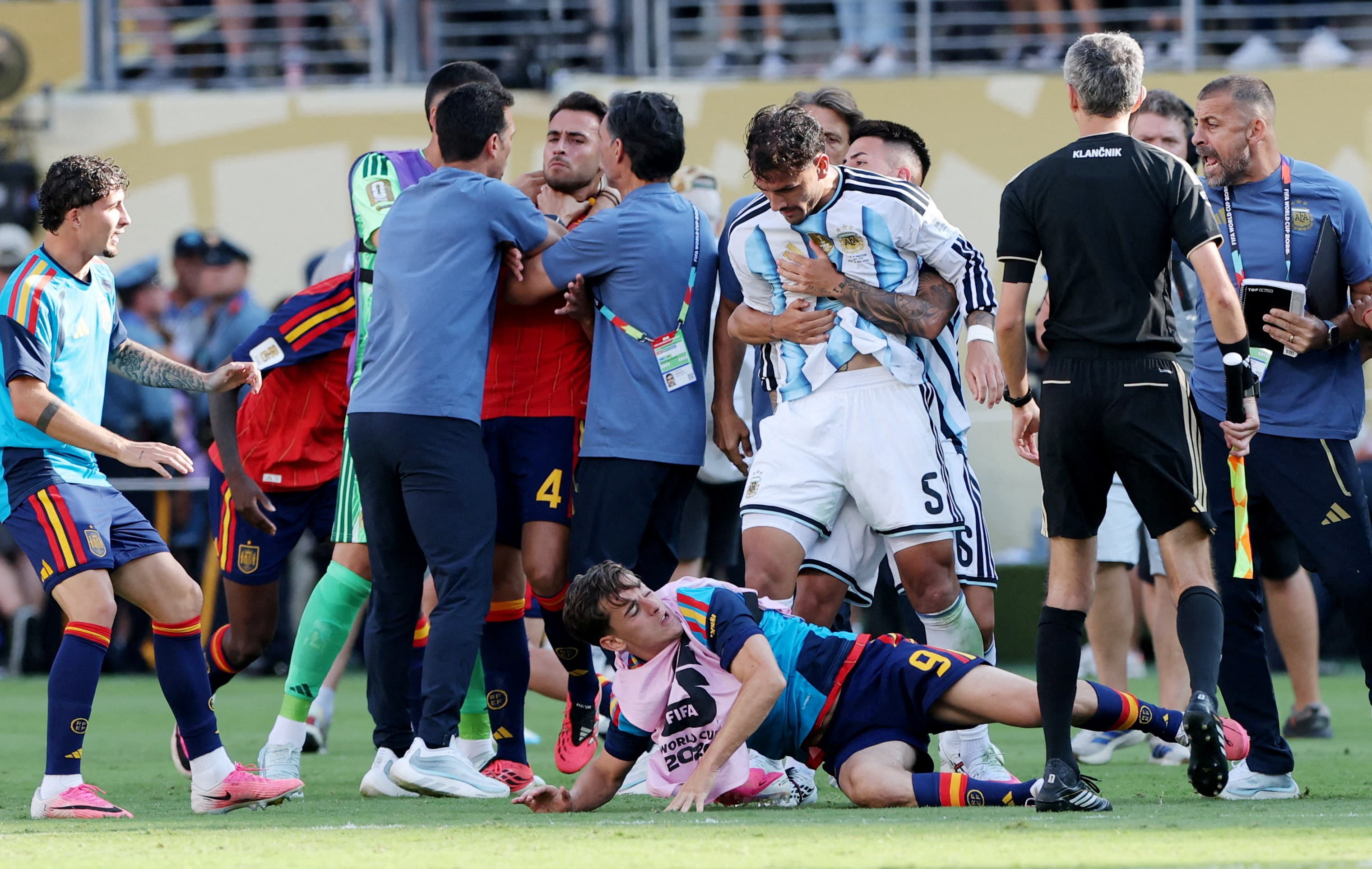 FIFA, Paredes'in saldırısı sonrası disiplin soruşturması başlattı