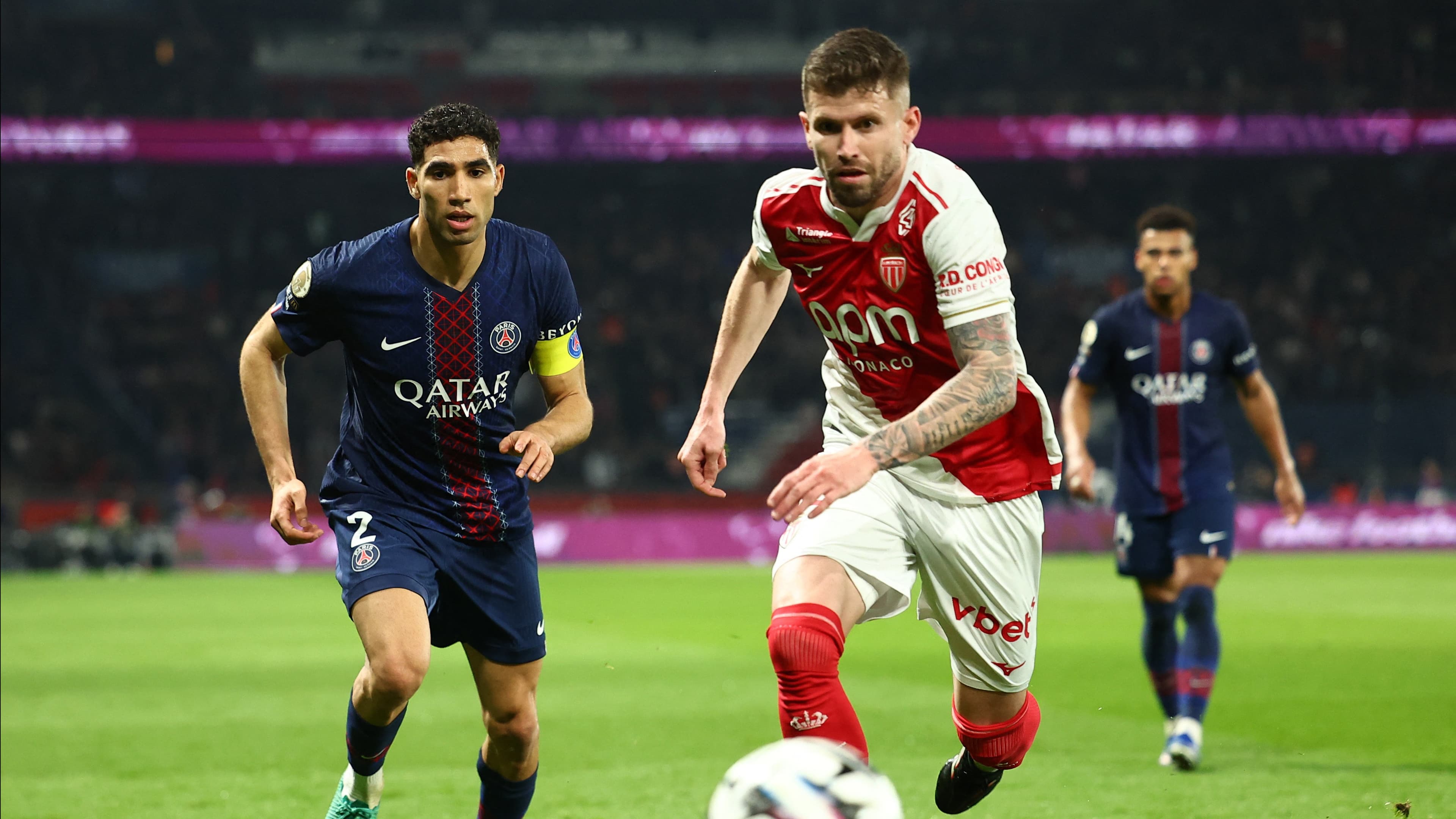 Monaco deplasmanda PSG'yi sahadan sildi