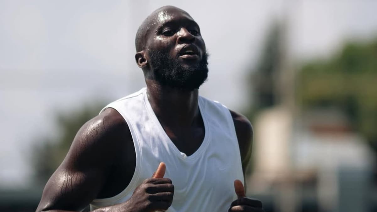 Romelu Lukaku, Beşiktaş ve Fenerbahçe ile anılmasının ardından Türkiye'ye geldi