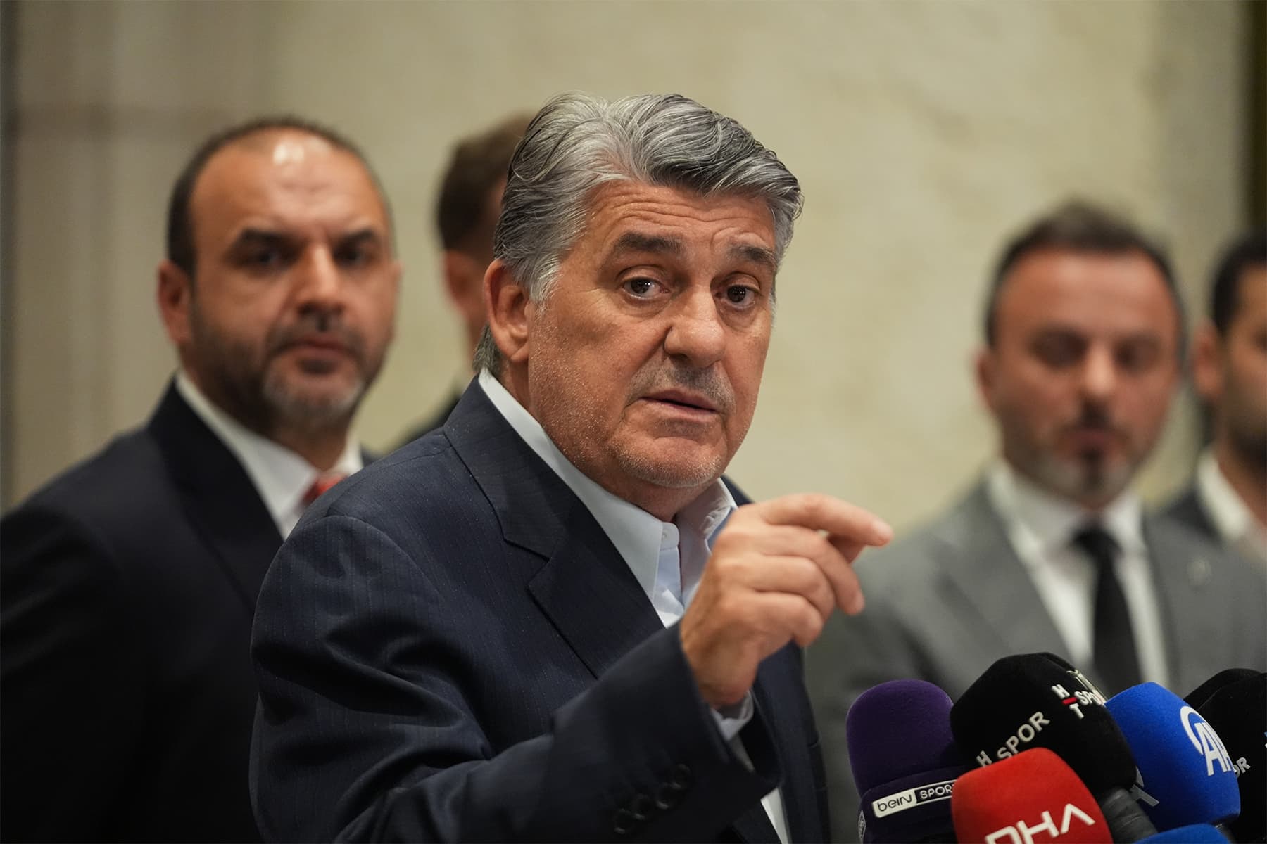 Serdal Adalı işi bitiriyor, taraftarın yolunu gözlediği isim bavulunu topladı: Fark 2 milyon euro