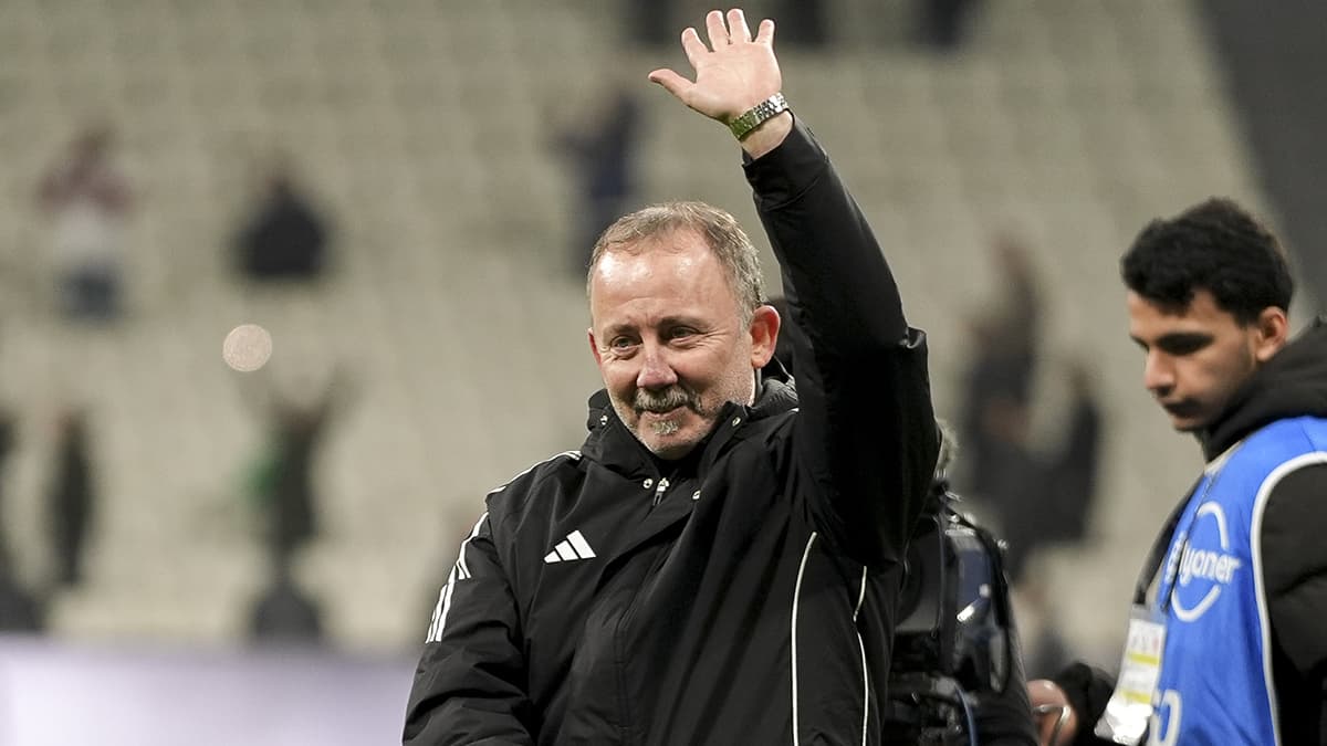 Beşiktaş'ta 100. Süper Lig maçına çıkacak Sergen Yalçın'dan taraftara çağrı