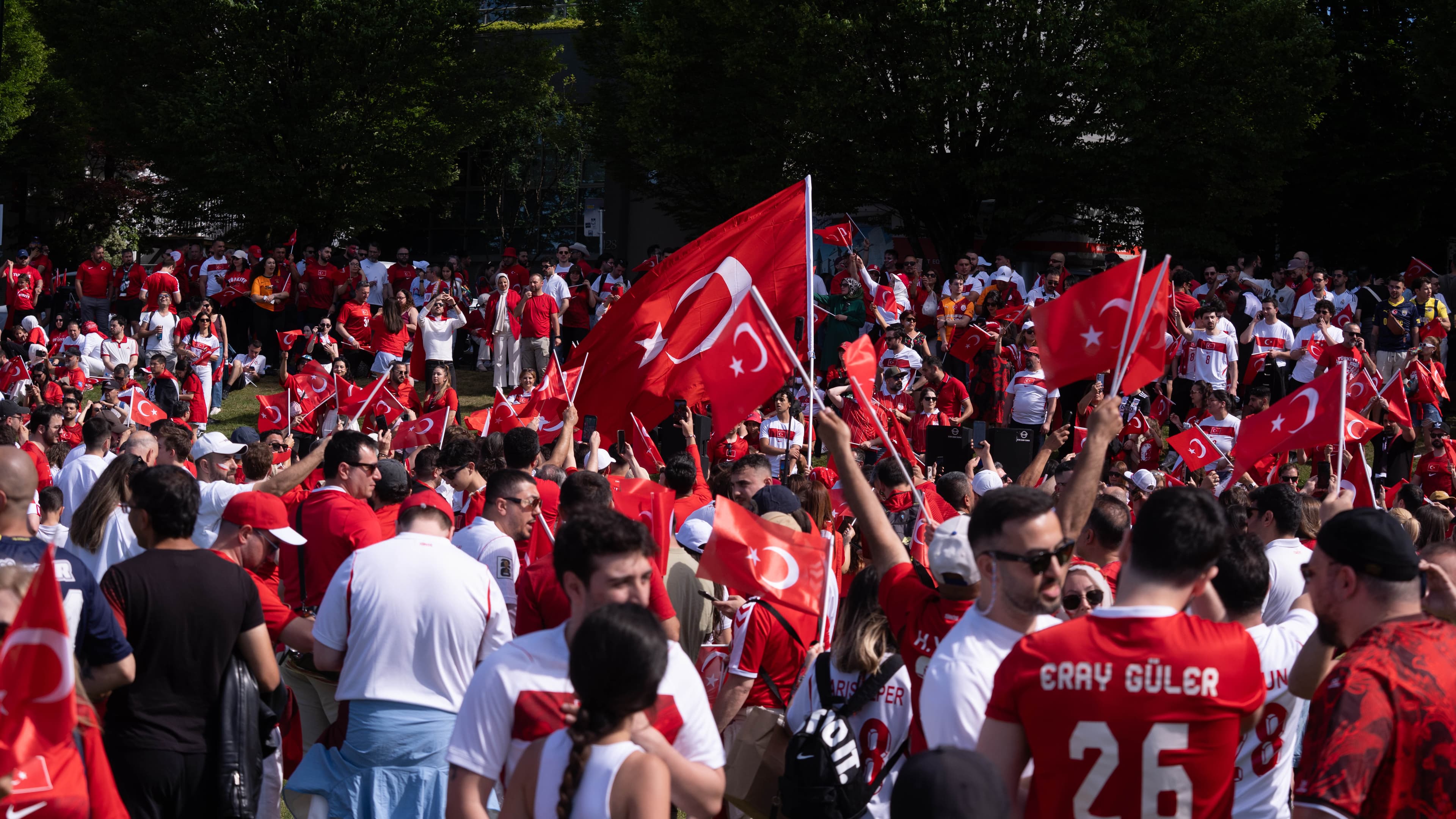 Vancouver'da Türk taraftarlar coşkuyla toplandı