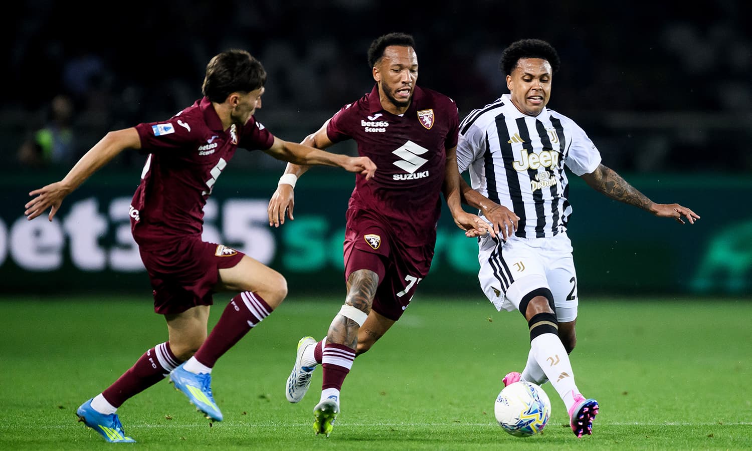 Juventus, Torino ile berabere kalarak Avrupa Ligi'ne düştü