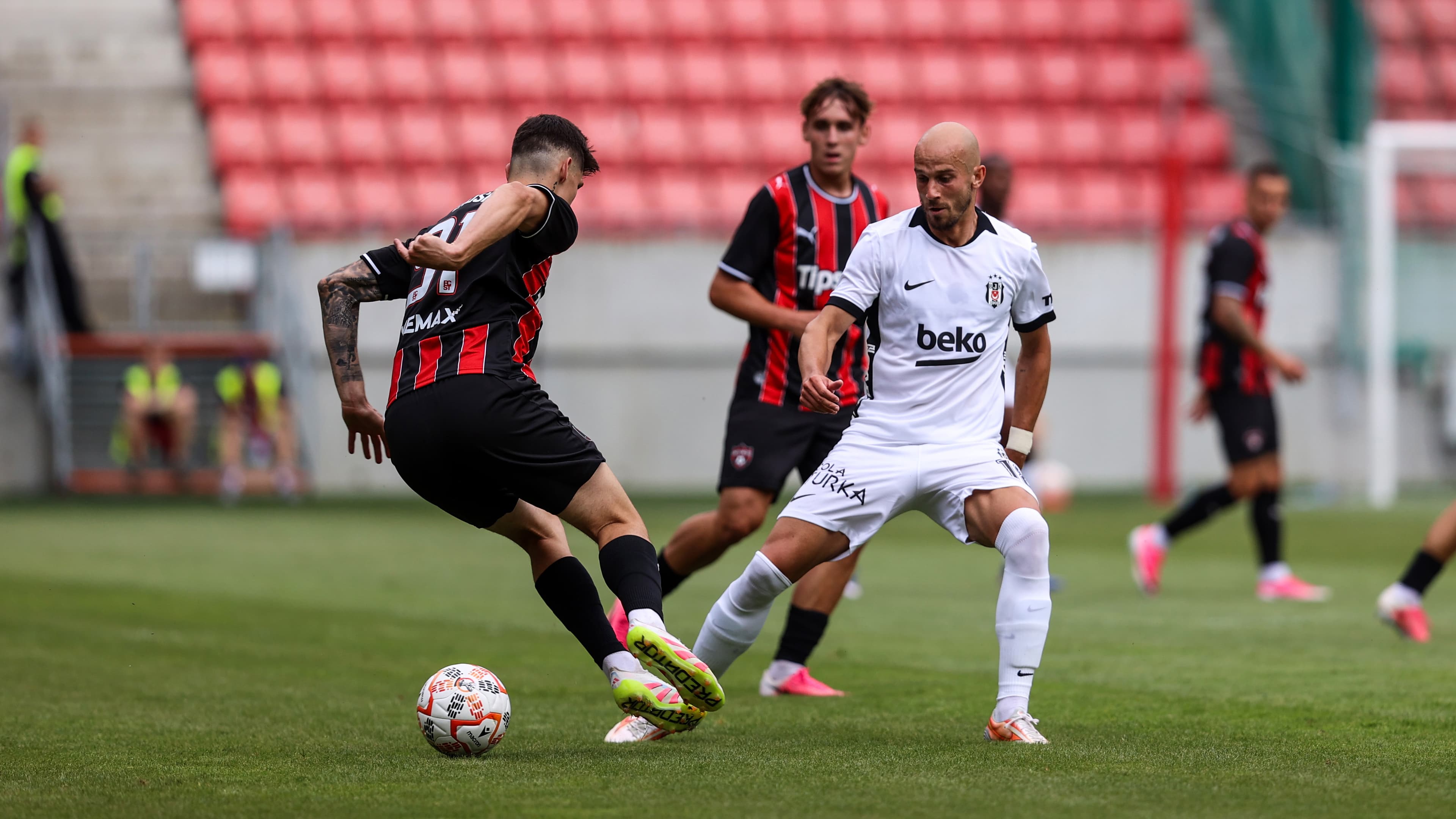 Beşiktaş, hazırlık maçında Spartak Trnava'ya 3-2 yenildi.