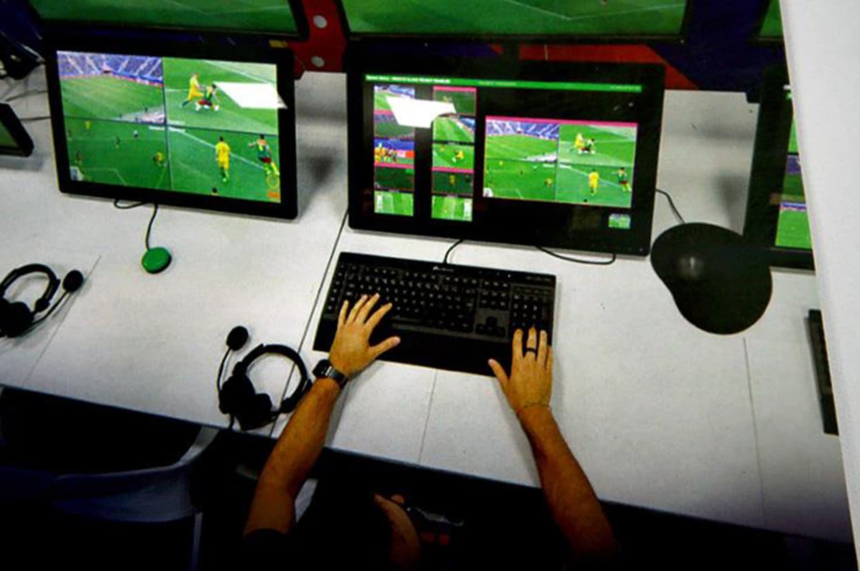 Galatasaray-Fenerbahçe derbisinin VAR hakemi açıklandı