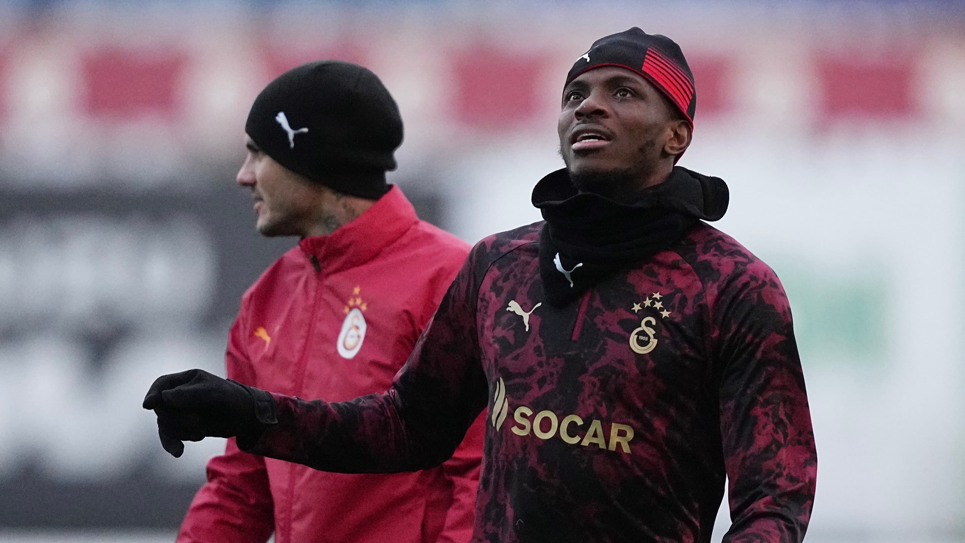 Osimhen ayağının tozuyla Galatasaray antrenmanına katıldı