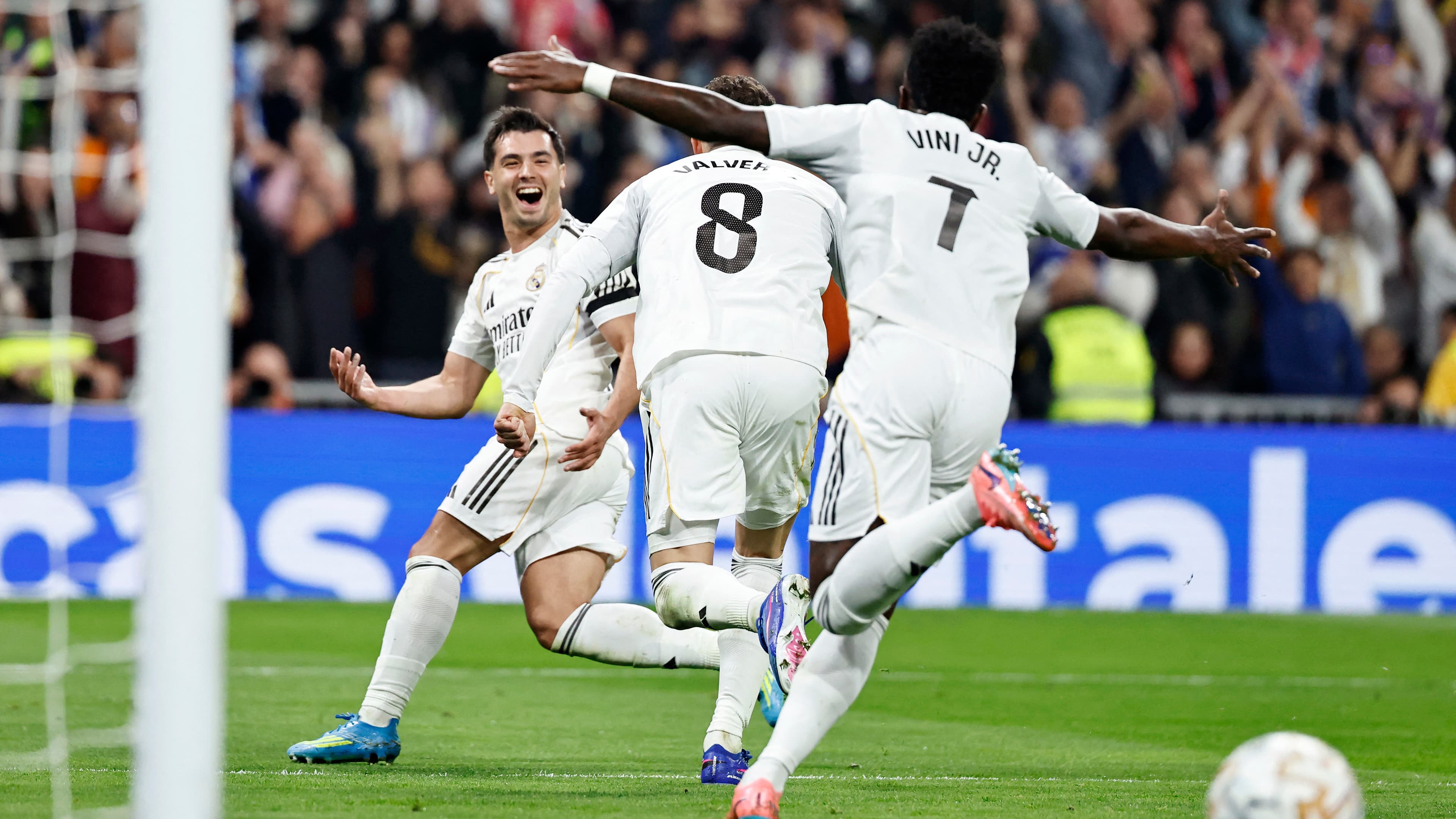 Derbide 5 gol 1 kırmızı kart çıktı: Real Madrid kazanmayı başardı