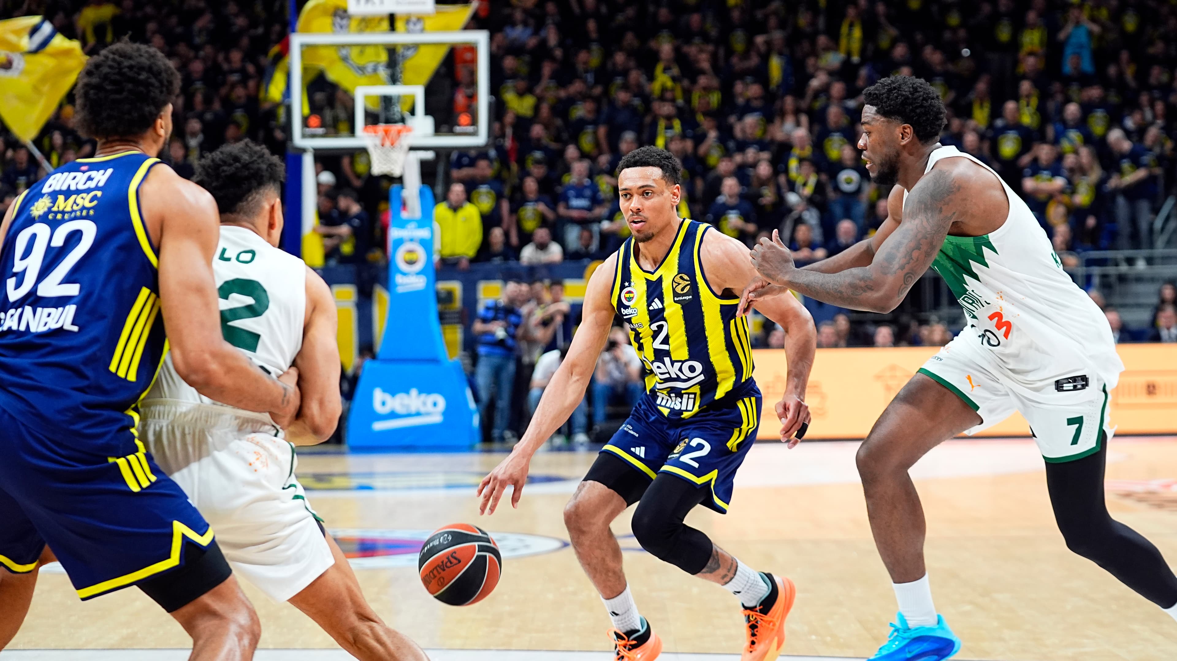Fenerbahçe Beko Zalgiris'e fırsat vermedi, Final Four'a bir adım daha yaklaştı
