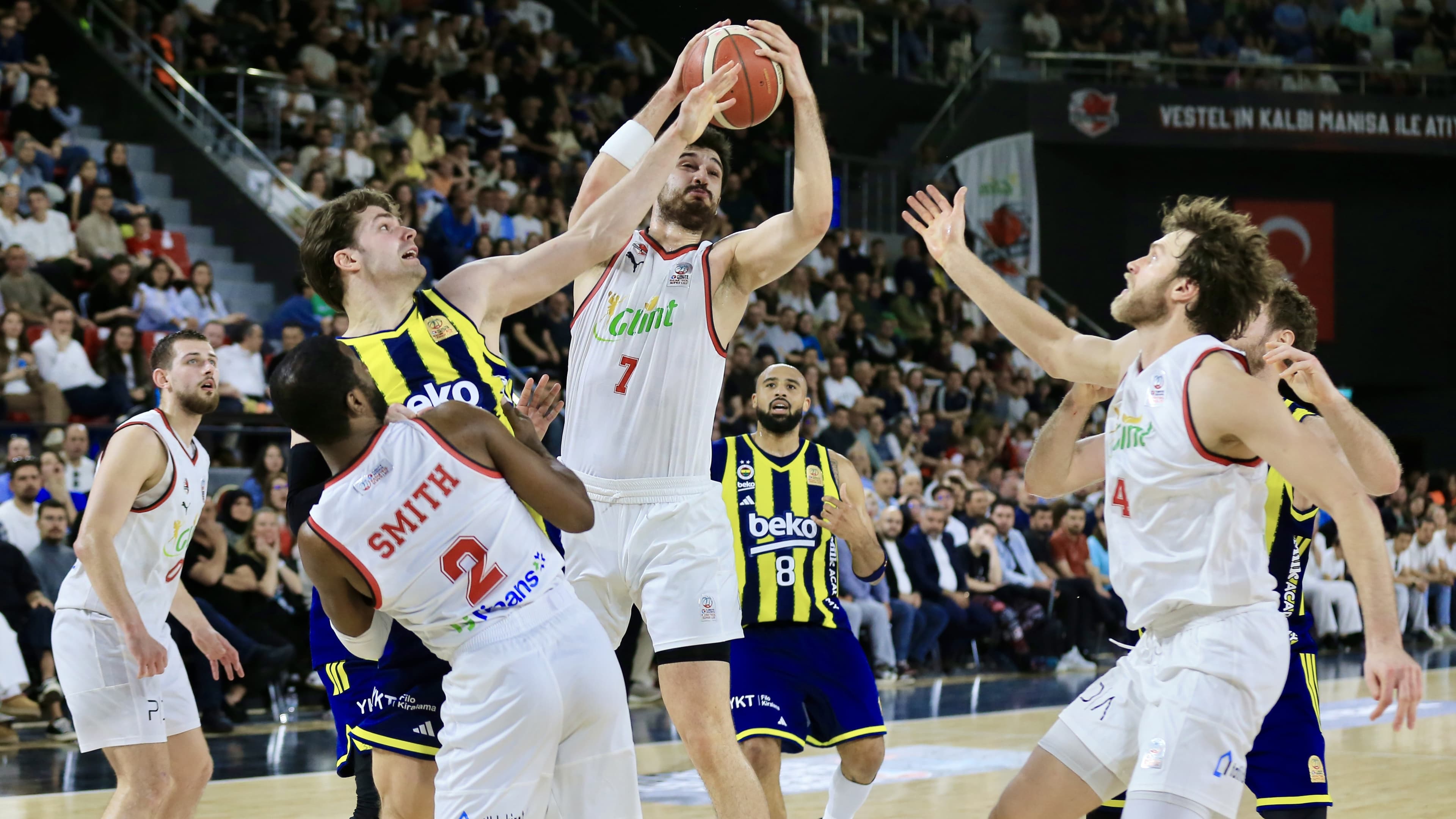 Fenerbahçe Beko, Manisa deplasmanında sürprize izin vermedi