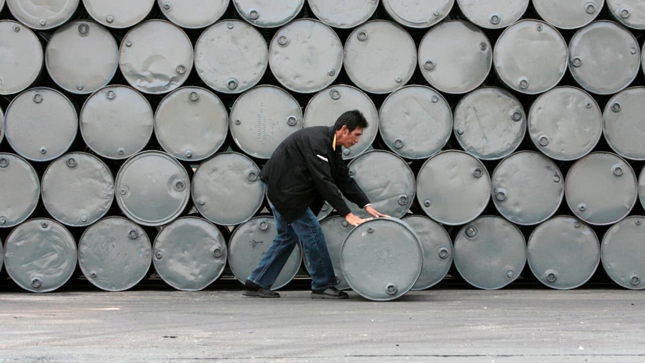 ABD petrol fiyatı tahminini bu yıl için yükseltti