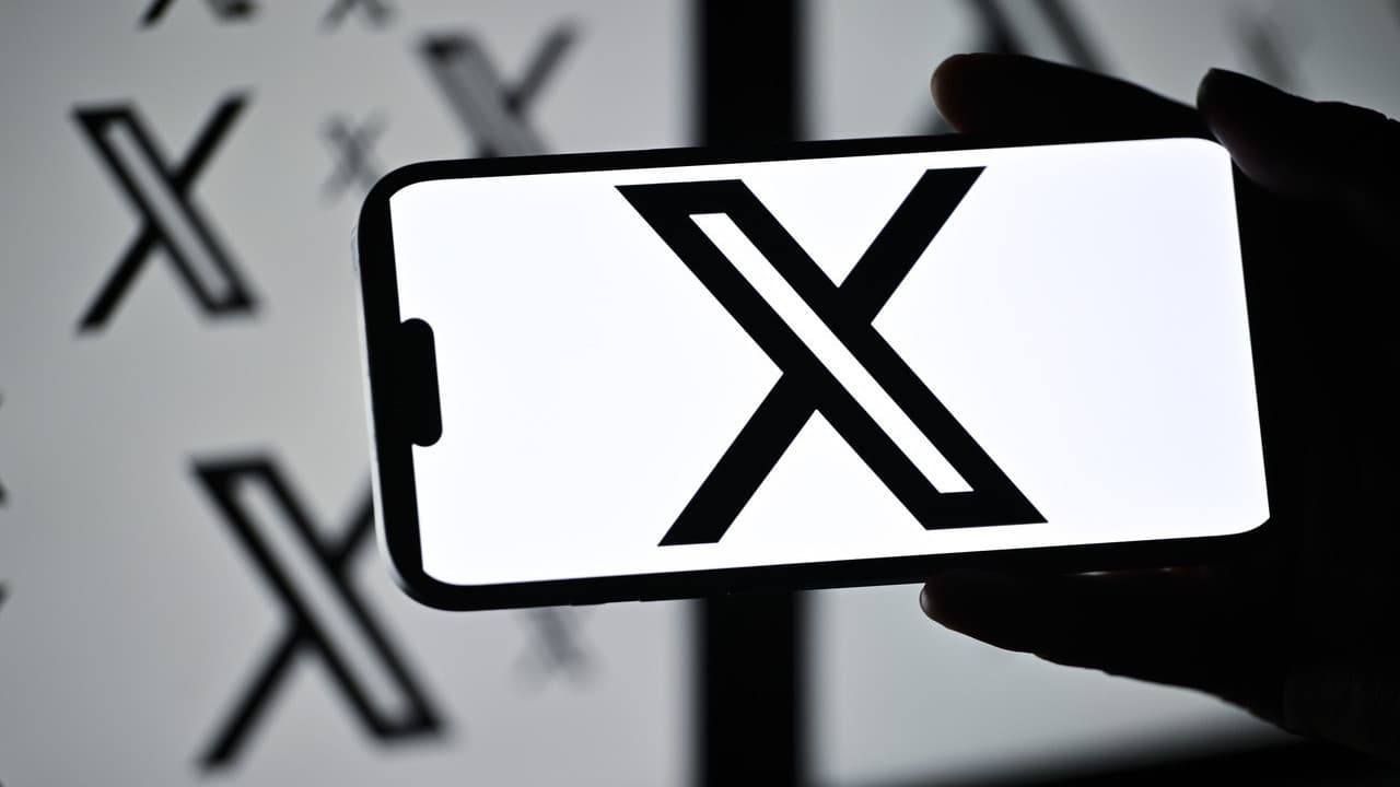 X, büyük müzik şirketlerine dava açtı