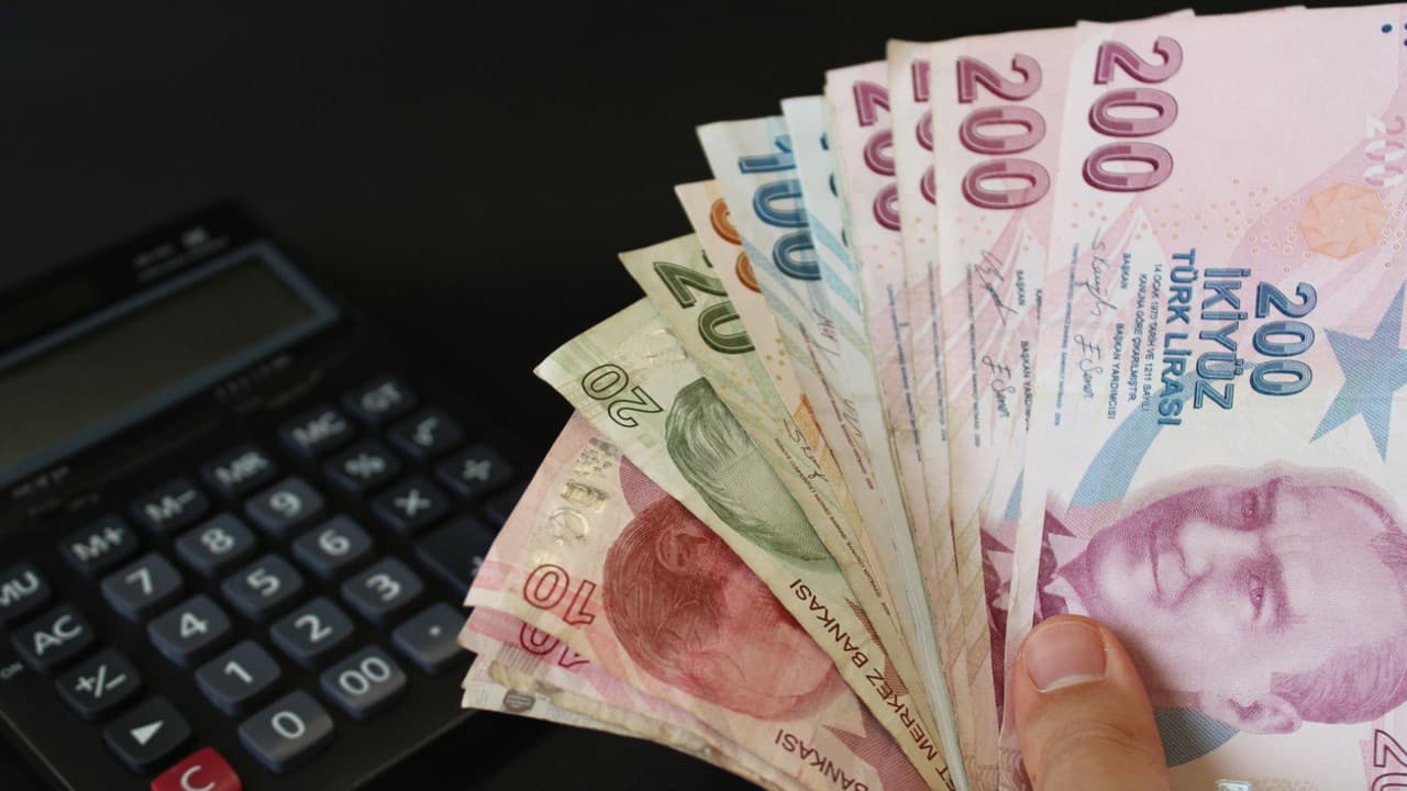 Bankacılık sektöründe mevduat düştü, kredi hacmi yükseldi