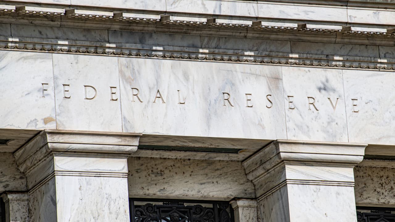 Barclays Fed için faiz tahminini revize etti: Bu yıl indirim bekleniyor mu?